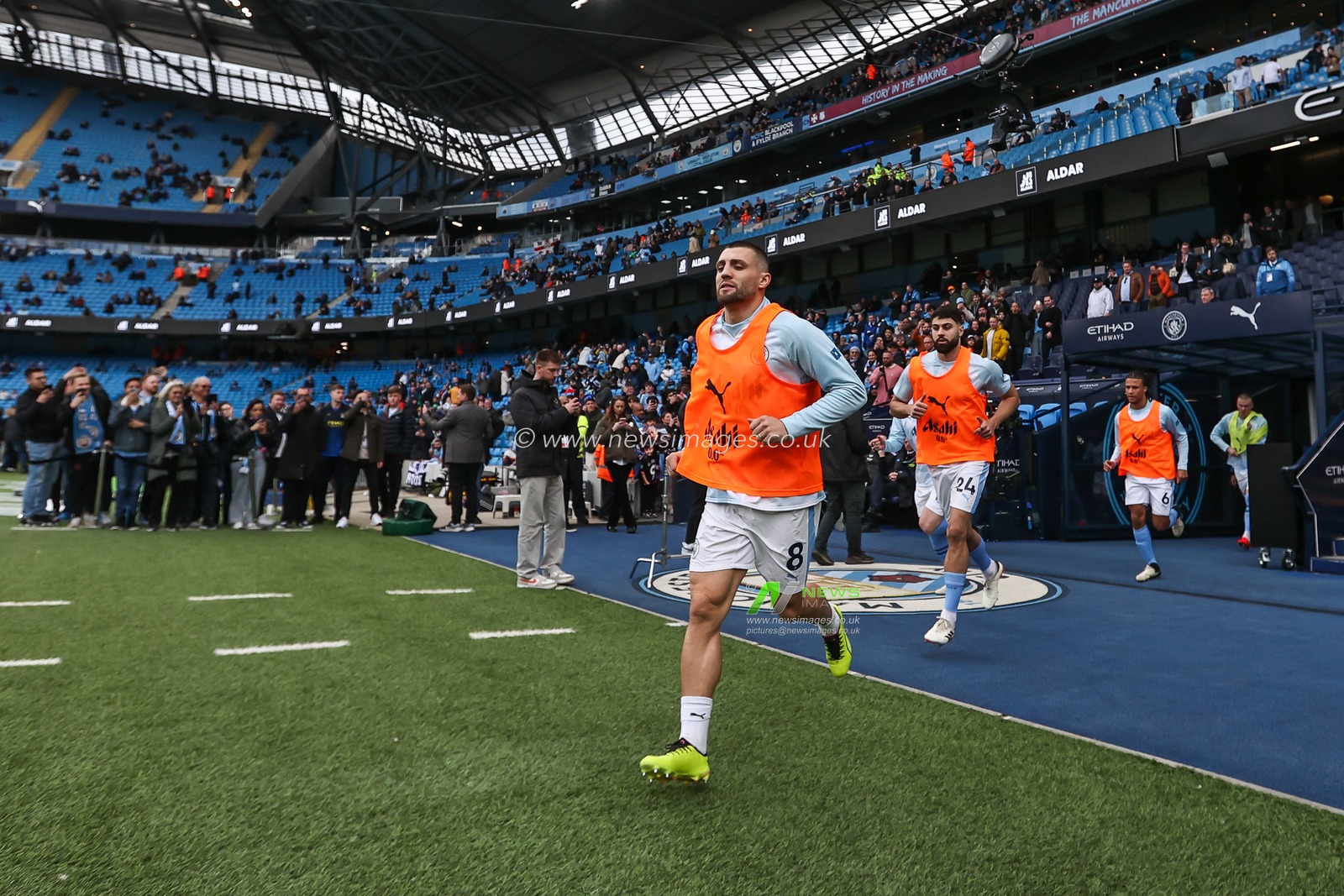 Mateo KovaÄiÄ‡ of Manchester City comes out for the pre-game warmup ahead of the Premier League match Manchester City vs Arsenal at Etihad Stadium, Manchester, United Kingdom, 31st March 2024

(Photo by Mark Cosgrove/News Images)