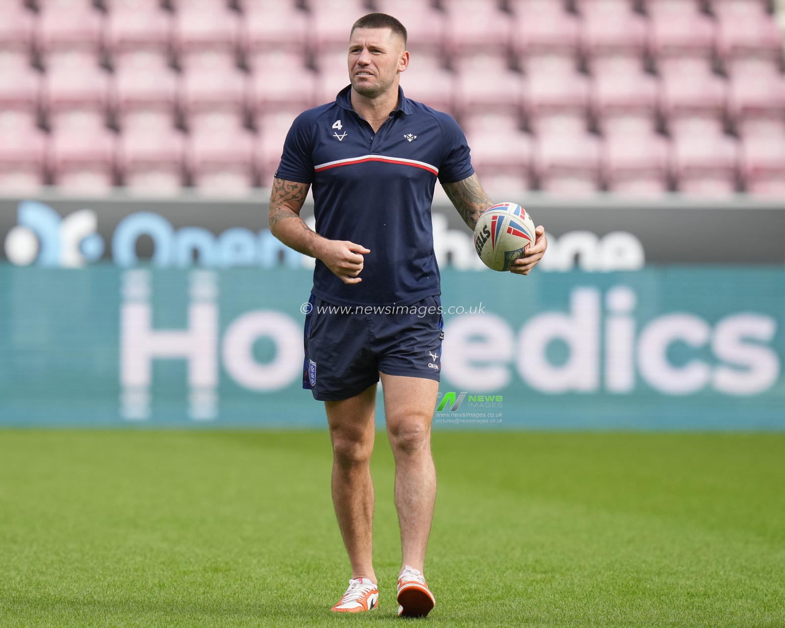 Shaun Kenny-Dowall #4 of Hull KR inspects the pitch before the Betfred Super League Semi Final match Wigan Warriors vs Hull KR at DW Stadium, Wigan, United Kingdom, 7th October 2023

(Photo by Steve Flynn/News Images)