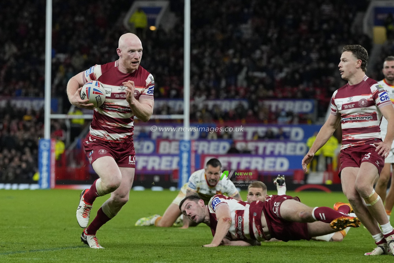 Liam Farrell #12 of Wigan Warriors makes a break during the Betfred Super League Grand Final match Wigan Warriors vs Catalans Dragons at Old Trafford, Manchester, United Kingdom, 14th October 2023

(Photo by Steve Flynn/News Images)