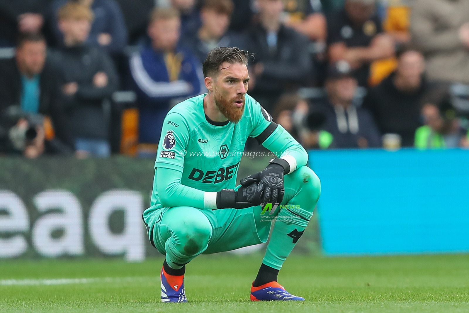 JosÃ© SÃ¡ of Wolverhampton Wanderers looks on during the Premier League match Wolverhampton Wanderers vs Chelsea at Molineux, Wolverhampton, United Kingdom, 25th August 2024

(Photo by Gareth Evans/News Images)
