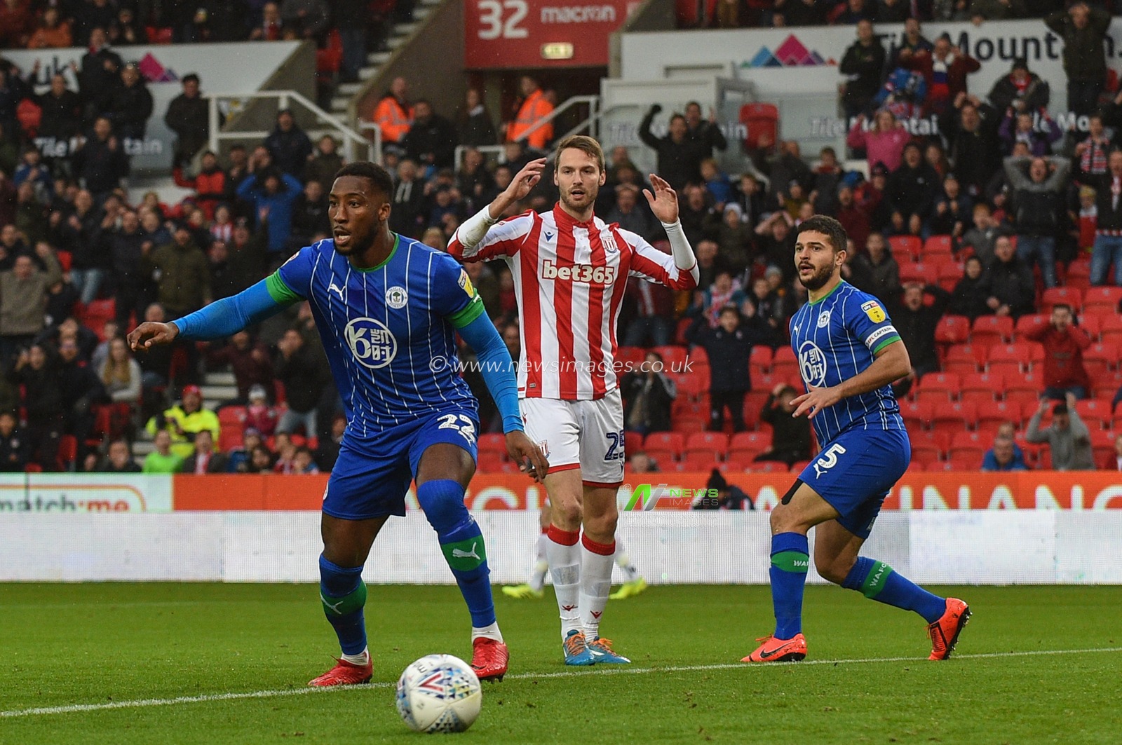 23rd November 2019, Bet365 Stadium, Stoke-on-Trent, England; Sky Bet Championship, Stoke City v Wigan Athletic : Nick Powell (25) of Stoke City holds his hands up after missing an early shot on goal

Credit: Richard Long/News Images