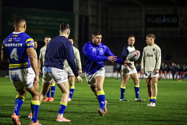 Joe Philbin of Warrington Wolves in the pre-game warm up during the Betfred Challenge Cup match Warrington Wolves vs Sheffield Eagles at The Halliwell Jones Stadium, Warrington, United Kingdom on 06 February 2026

(Photo by Alfie Cosgrove/News Images)