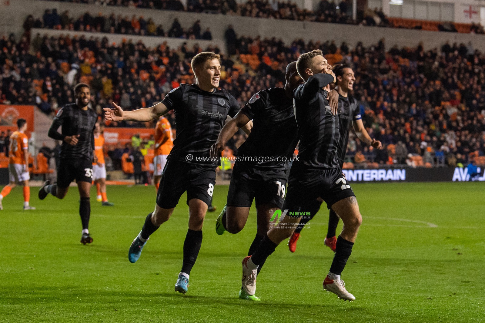 Regan Slater #27 of Hull City celebrates his goal to make it 1-3 during the Sky Bet Championship match Blackpool vs Hull City at Bloomfield Road, Blackpool, United Kingdom, 19th October 2022

(Photo by Craig Thomas/News Images)