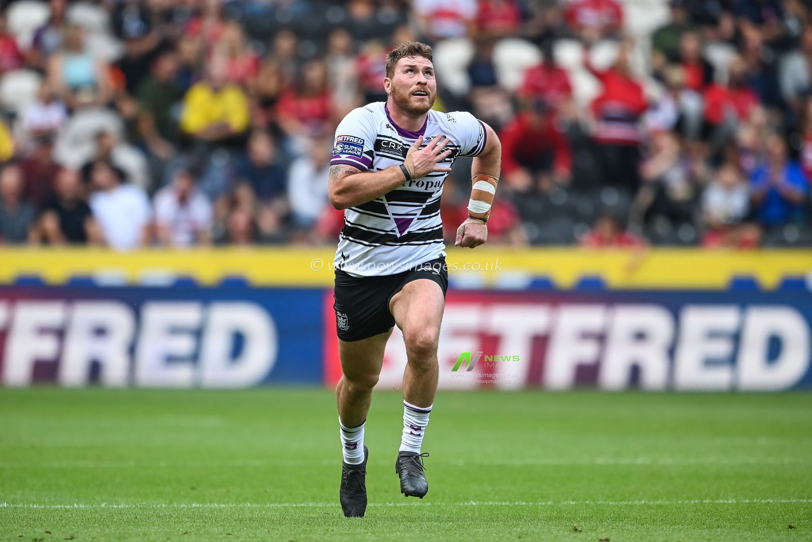 Scott Taylor #30 of Hull FC during the game during the Betfred Super League match Hull FC vs Hull KR at MKM Stadium, Hull, United Kingdom, 3rd September 2022

(Photo by Craig Thomas/News Images)