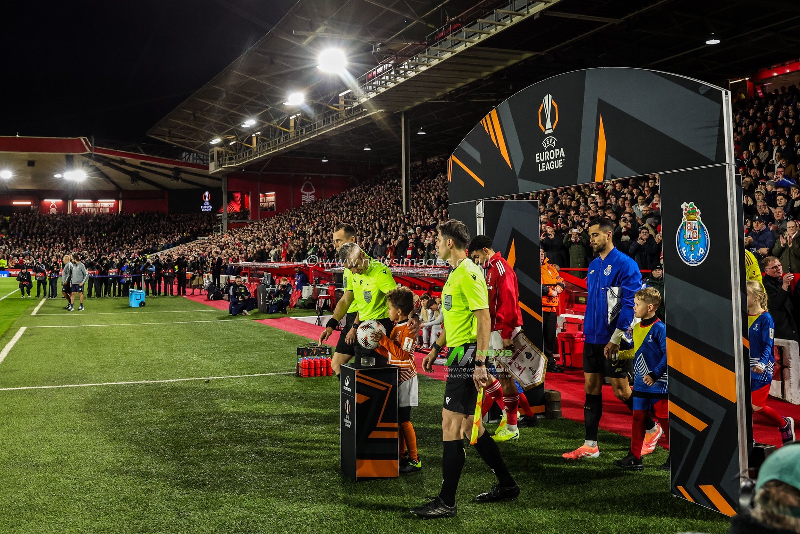 The teams come out for the game during the UEFA Europa League Matchday 3 of 8 Nottingham Forest vs Porto at City Ground, Nottingham, United Kingdom, 23rd October 2025

(Photo by Mark Cosgrove/News Images)