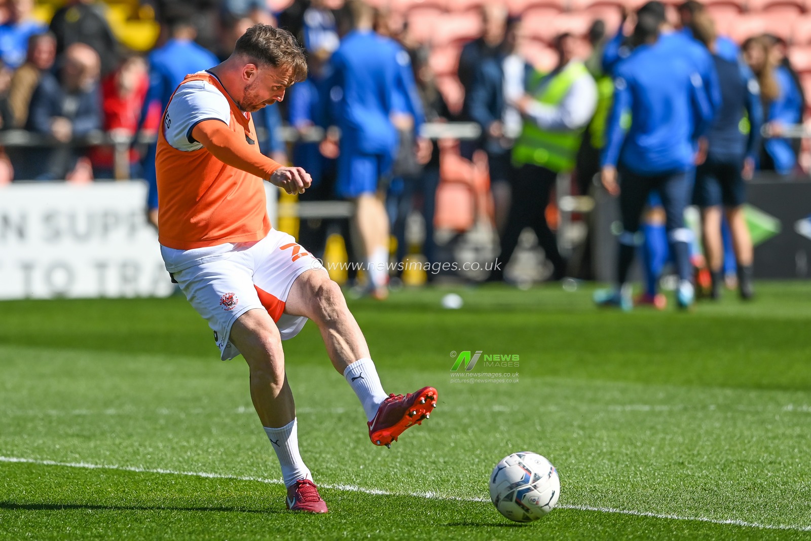 Richard Keogh #26 of Blackpool during the pre-game warmup