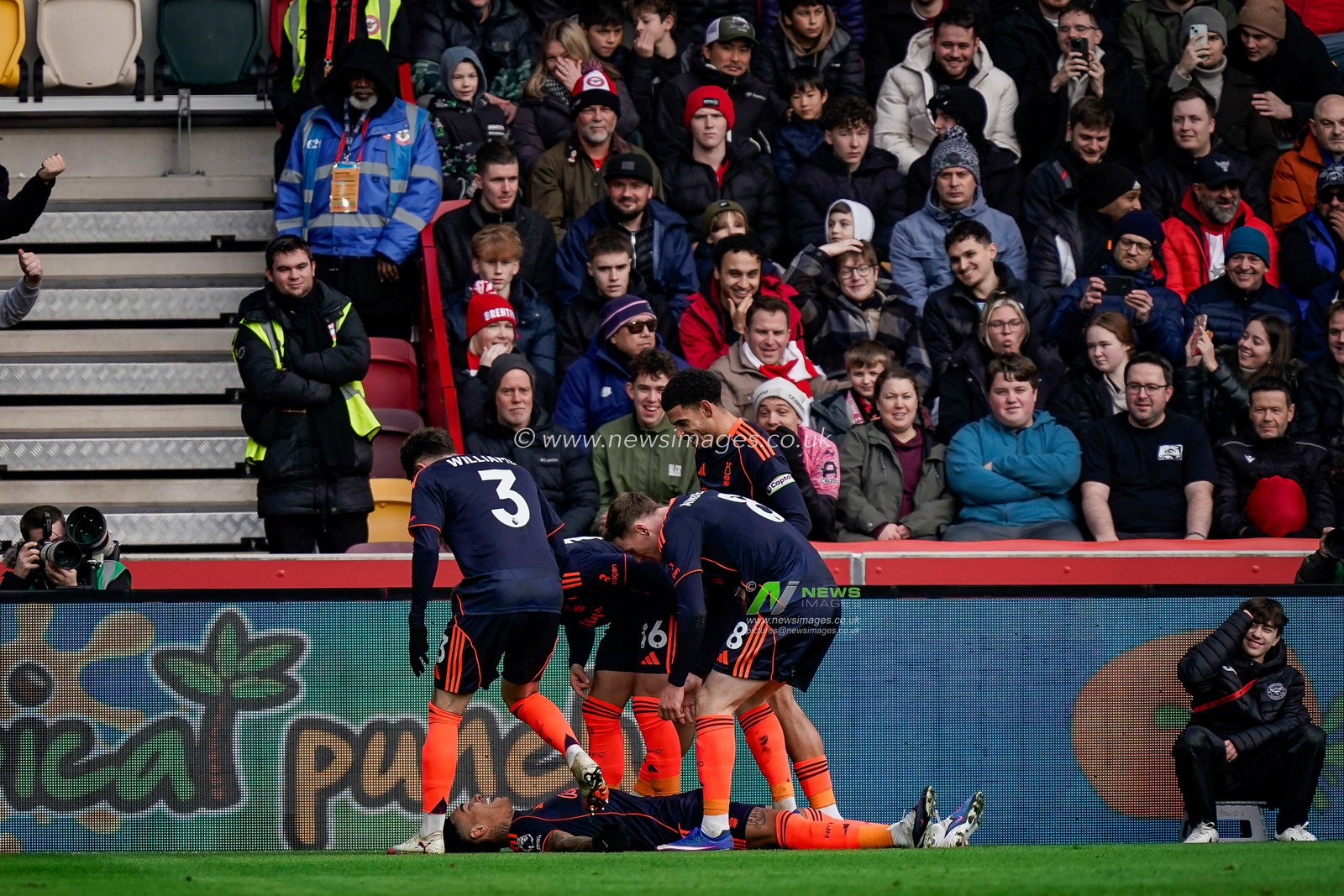 Igor Jesus of Nottingham Forest celebrates his goal to make it 0-1 during the Premier League match Brentford vs Nottingham Forest at The Gtech Community Stadium, London, United Kingdom, 25th January 2026

(Photo by Maynard Manyowa/News Images)