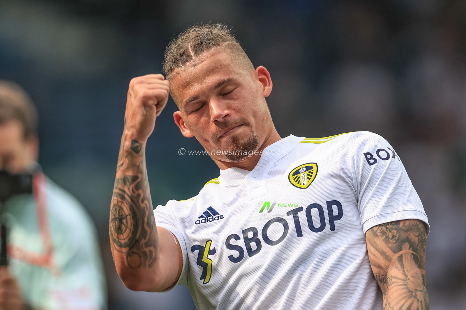 Kalvin Phillips #23 of Leeds United punches the air as United draw 1-1