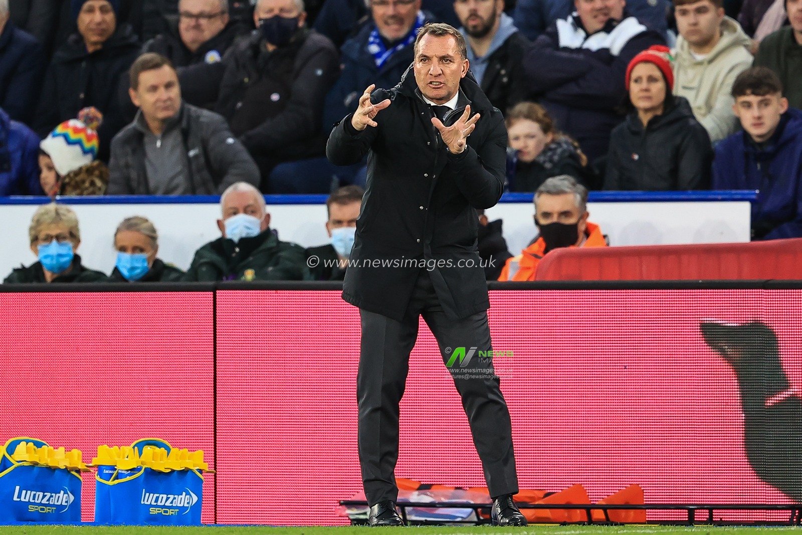Brendan Rogers manager of Leicester City gives his team instructions