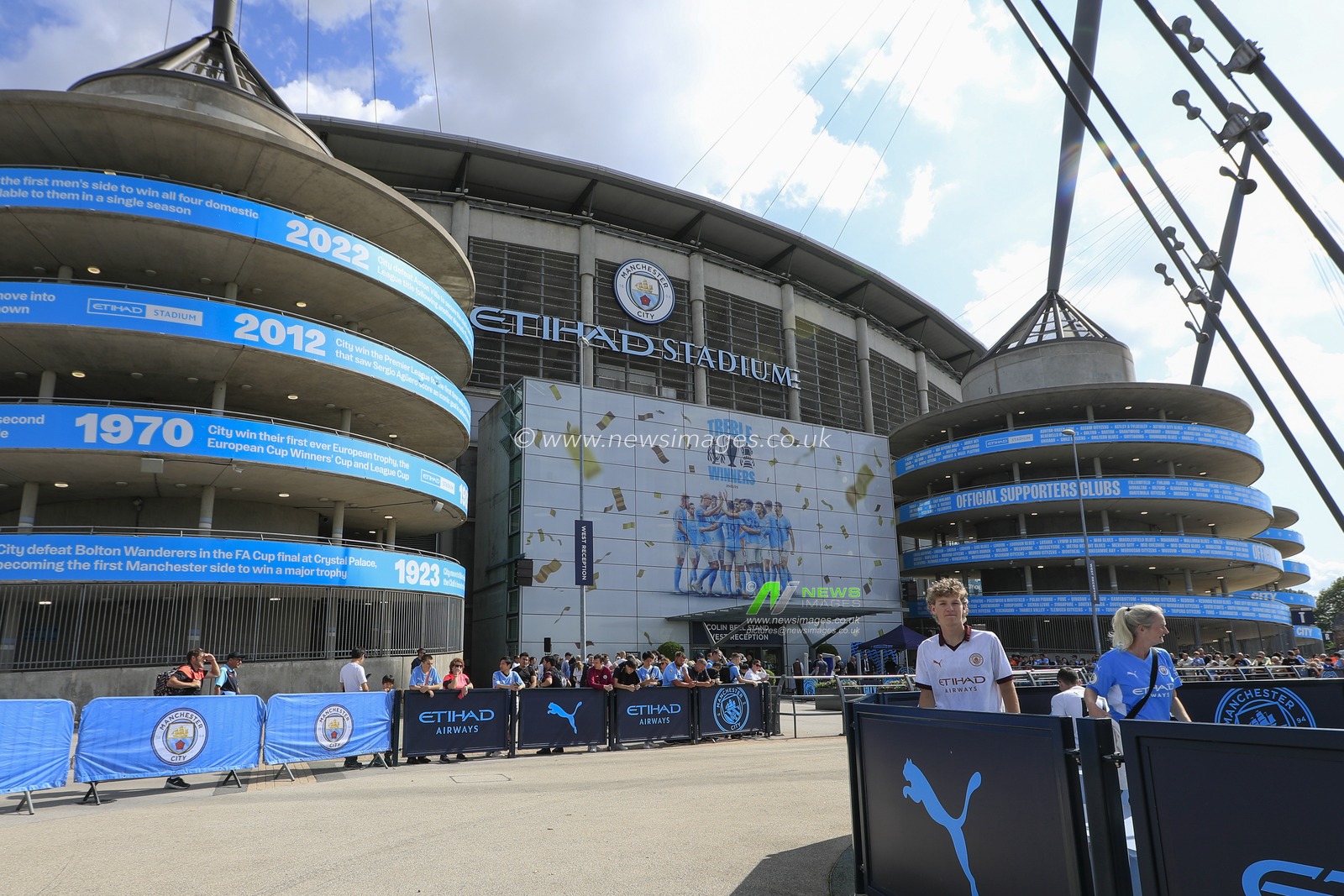 Ooutside The Etihad Stadium ahead of the Premier League match Manchester City vs Fulham at Etihad Stadium, Manchester, United Kingdom, 2nd September 2023

(Photo by Conor Molloy/News Images)