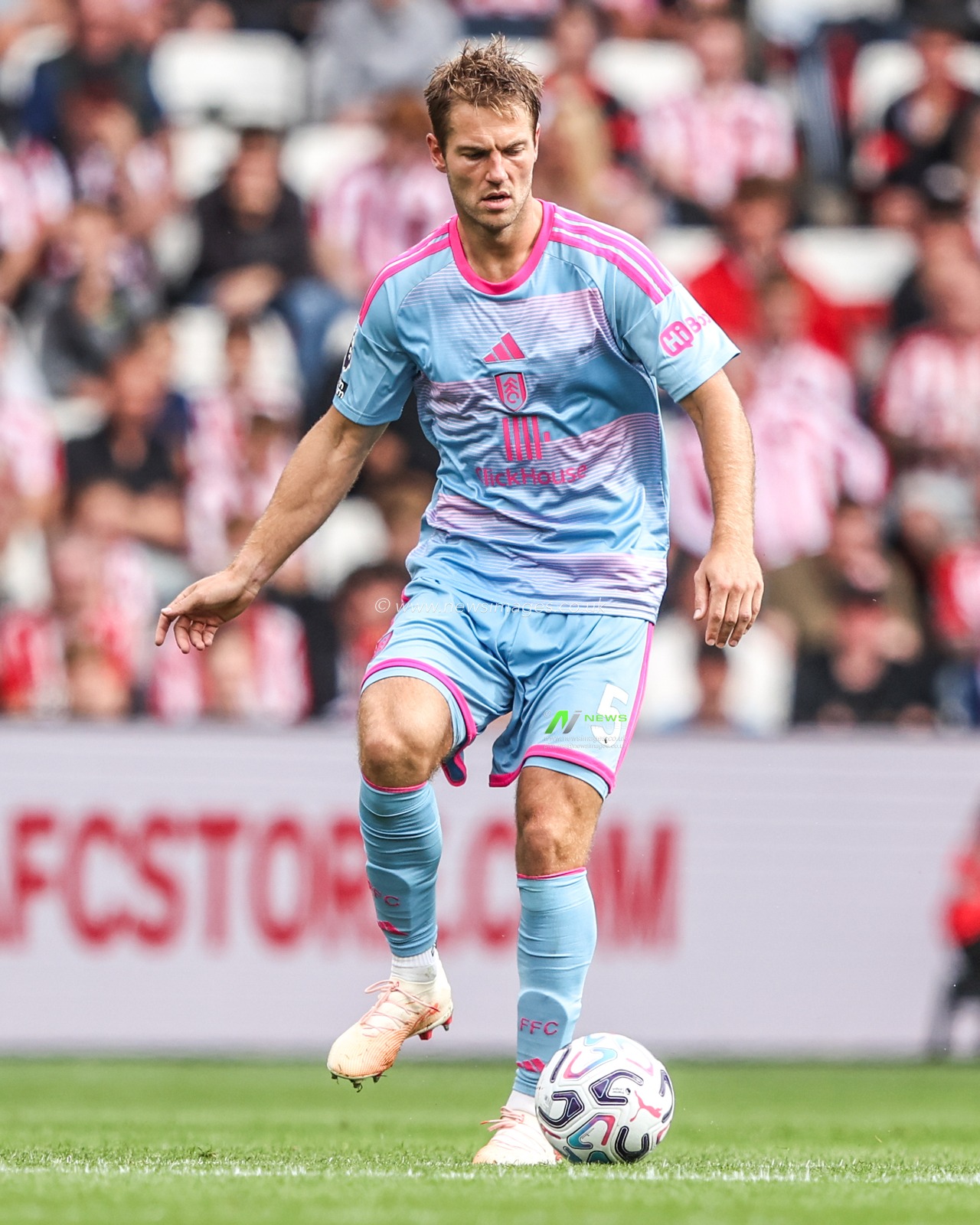 Joachim Andersen of Fulham during the Premier League match Sunderland vs Fulham at Stadium Of Light, Sunderland, United Kingdom on 30 August 2026

(Photo by Alfie Cosgrove/News Images)