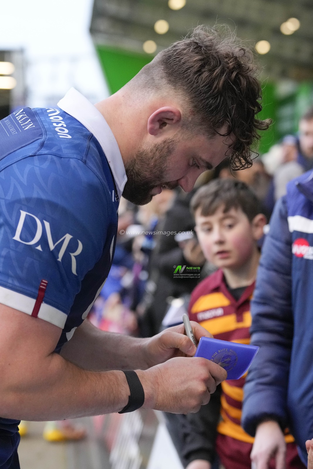 Sam Dugdale #7 of Sale Sharks signs an autograph after the Gallagher Premiership match Sale Sharks vs Saracens at AJ Bell Stadium, Eccles, United Kingdom, 5th March 2023

(Photo by Steve Flynn/News Images)