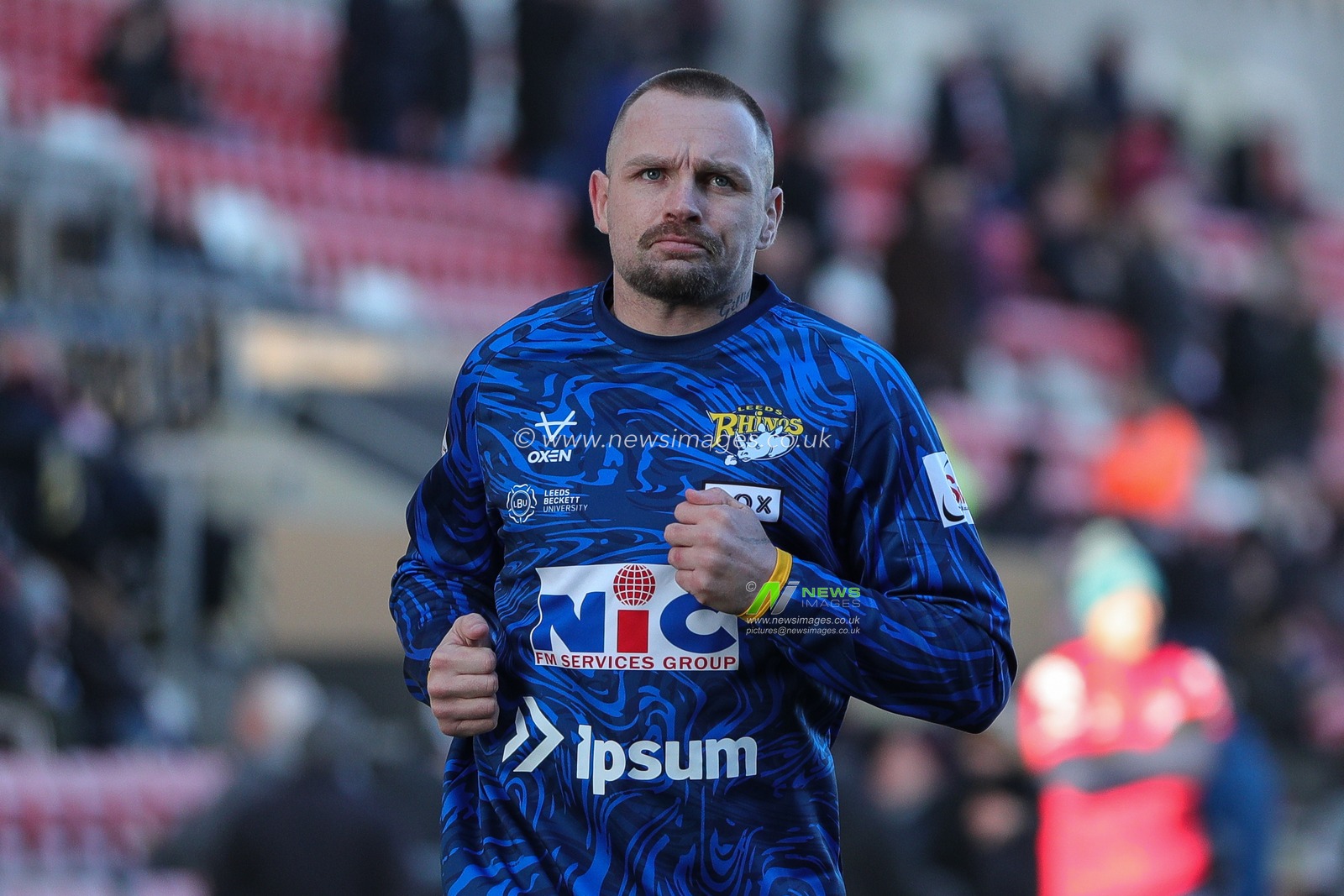 Blake Austin #6 of Leeds Rhinos during the pre match warm up ahead of the Rugby League Pre Season match Leigh Centurions vs Leeds Rhinos at Leigh Sports Village, Leigh, United Kingdom, 21st January 2023

(Photo by James Heaton/News Images)