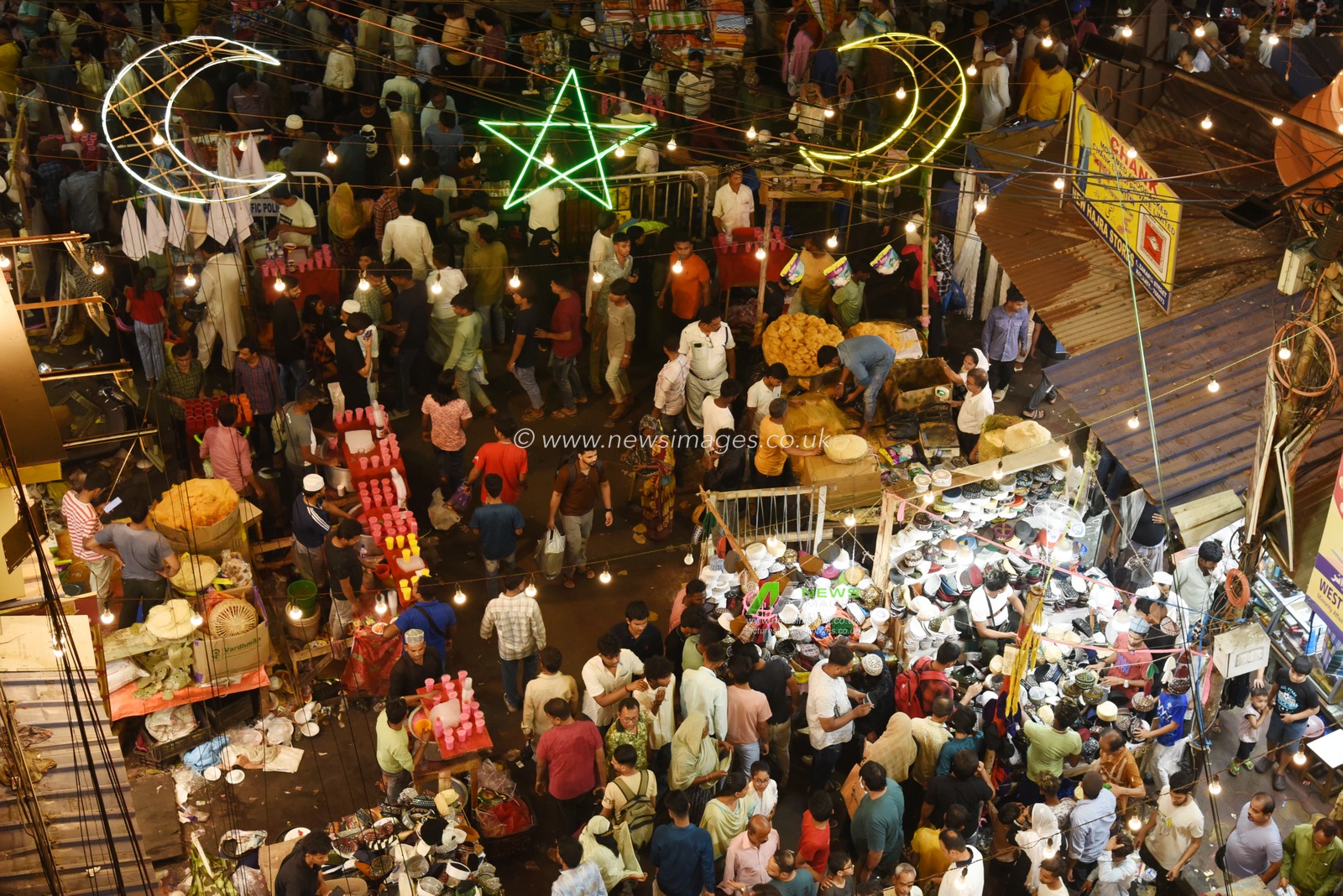 People shop at a market near the Nakhoda Mosque ahead of Eid al-Fitr, the festival marking the end of the Muslim holy month of Ramadan, in Kolkata, India, on March 30, 2025. Pictures by Debajyoti Chakraborty(Photo: Debajyoti Chakraborty/News Images)