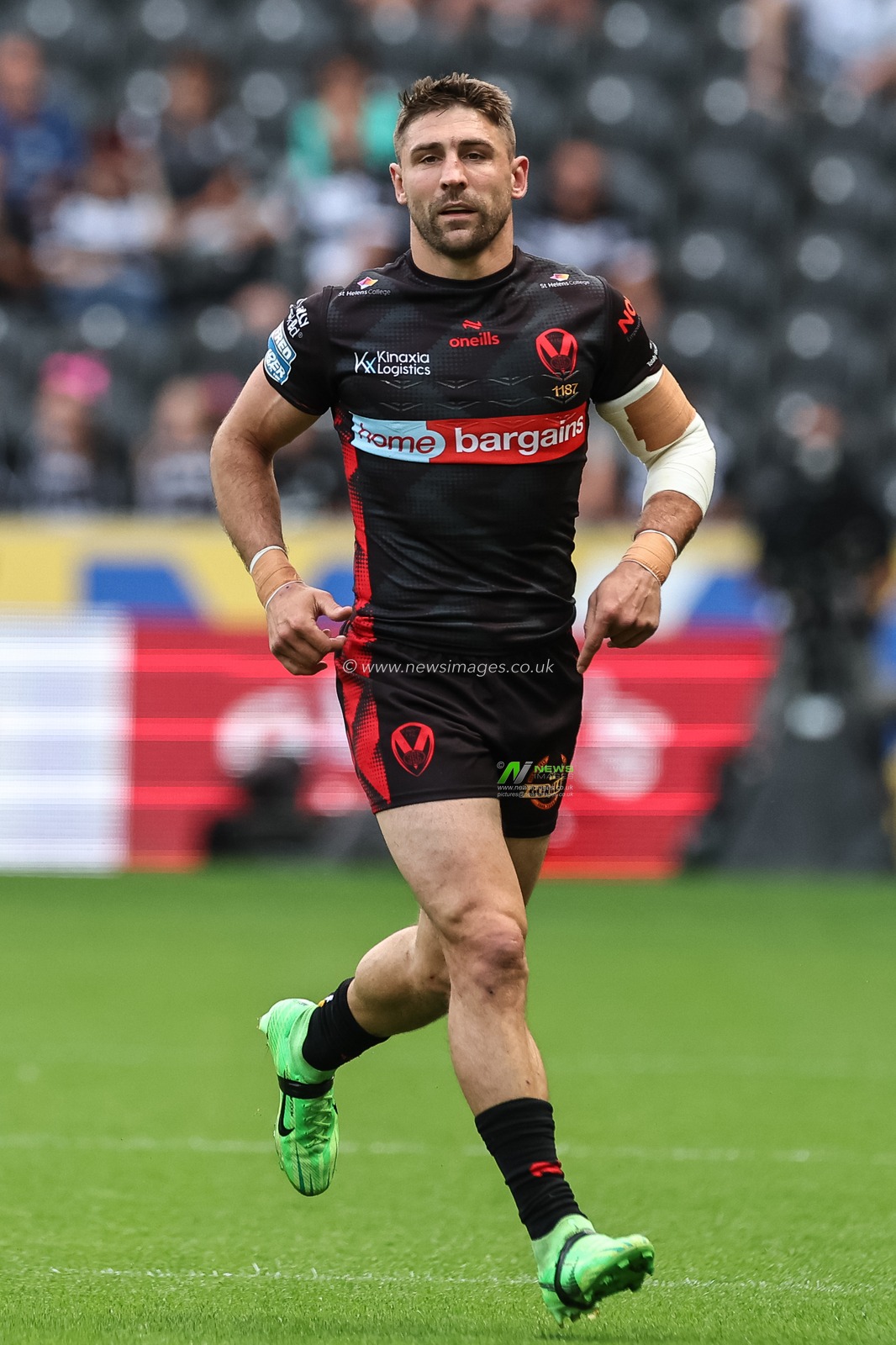 Tommy Makinson of St. Helens during the Betfred Super League Round 20 match Hull FC vs St Helens at MKM Stadium, Hull, United Kingdom, 3rd August 2024

(Photo by Mark Cosgrove/News Images)