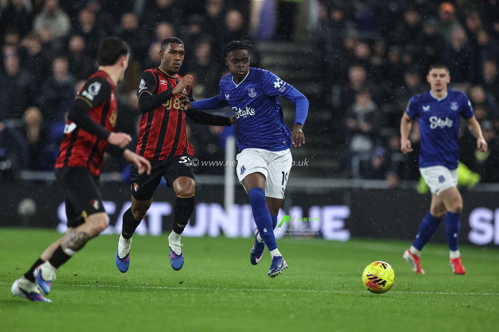 Tyrique George of Everton passes the ball during the Premier League match Everton vs Bournemouth at Hill Dickinson Stadium, Liverpool, United Kingdom on 10 February 2026

(Photo by Alfie Cosgrove/News Images)