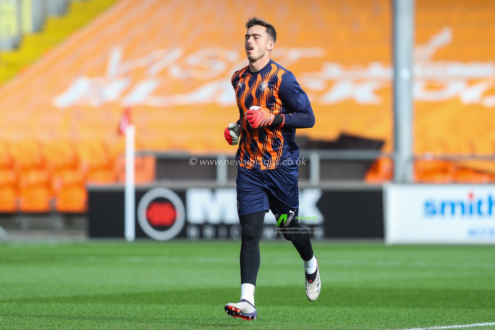 Harry Tyrer of Blackpool during the pre-game warm up ahead of the Sky Bet League 1 match Blackpool vs Barnsley at Bloomfield Road, Blackpool, United Kingdom, 19th October 2024

(Photo by Gareth Evans/News Images)