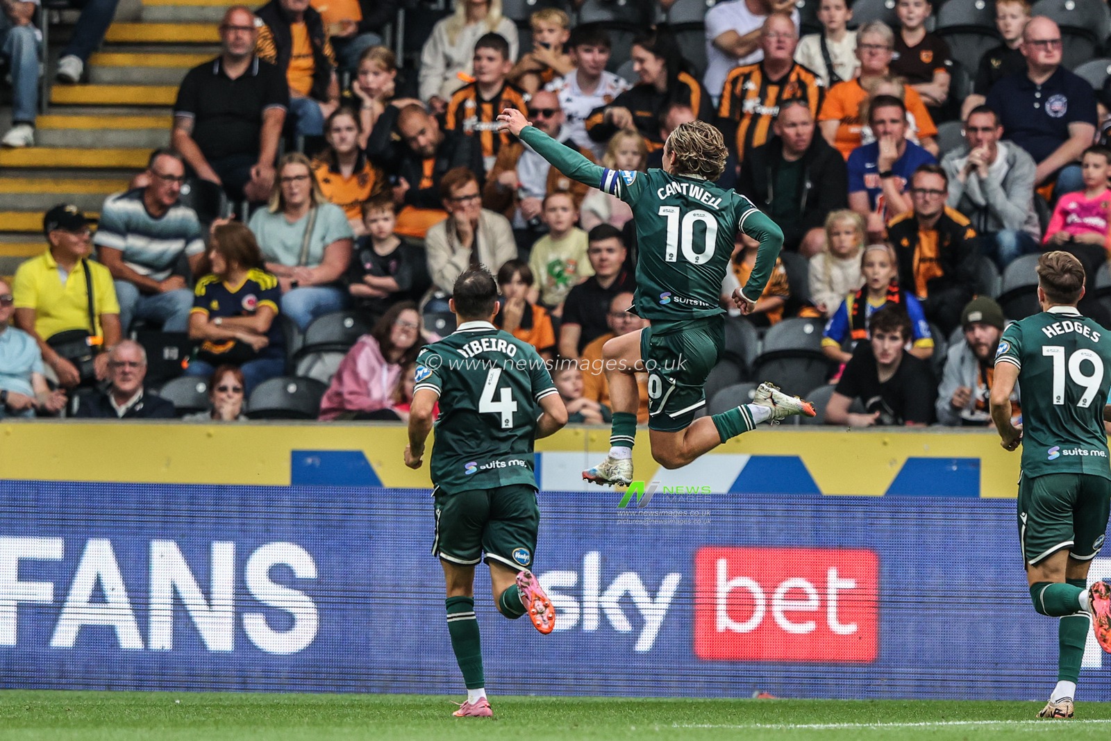 Todd Cantwell of Blackburn Rovers celebrates his goal to make it 0-3 during the Sky Bet Championship match Hull City vs Blackburn Rovers at MKM Stadium, Hull, United Kingdom, 23rd August 2025

(Photo by Alfie Cosgrove/News Images)