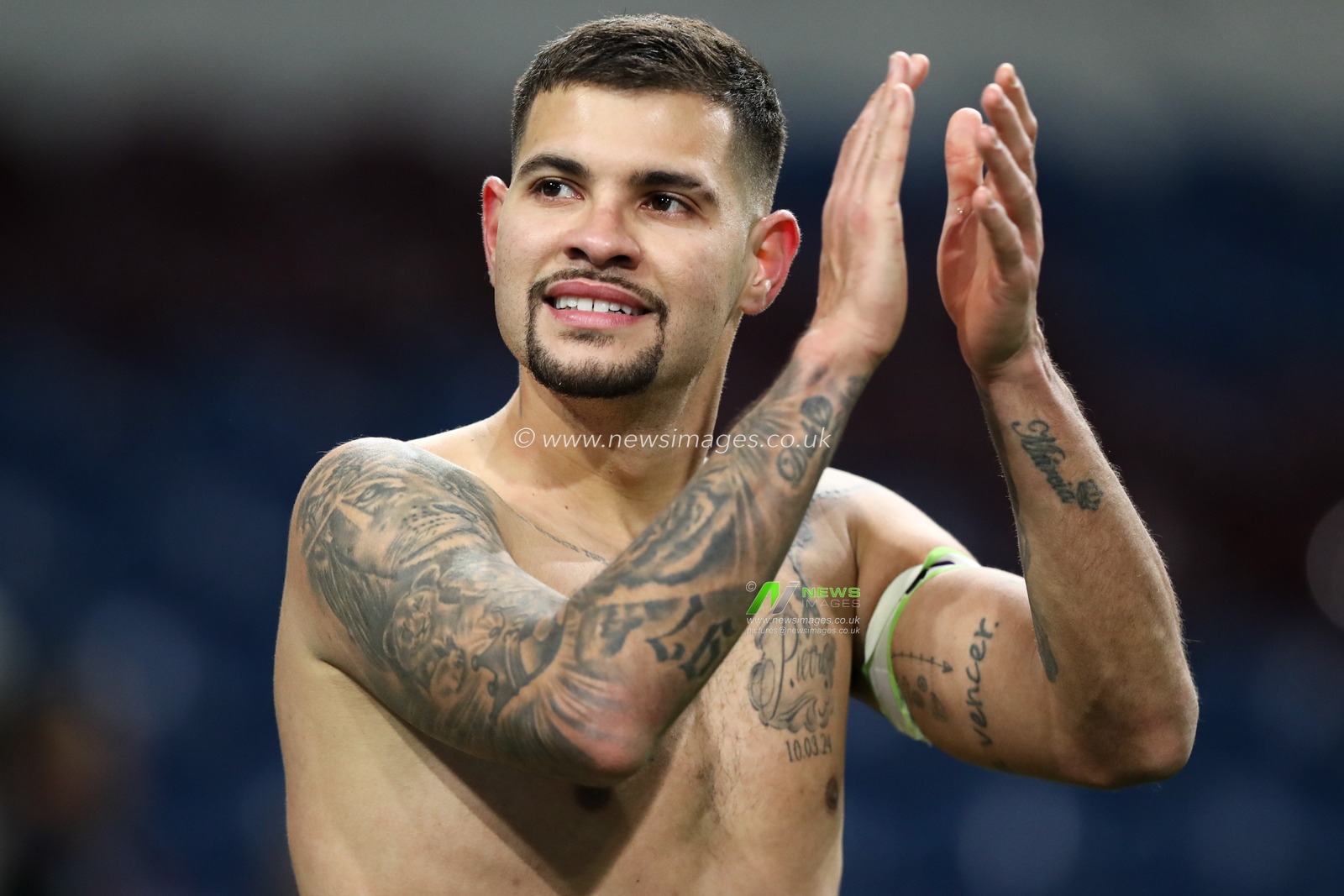 Bruno Guimaraes of Newcastle United celebrates 1-3 win after the Premier League match Burnley vs Newcastle United at Turf Moor, Burnley, United Kingdom, 30th December 2025

(Photo by Jorge Horsted/News Images)

*** GER AUT SUI OUT ***