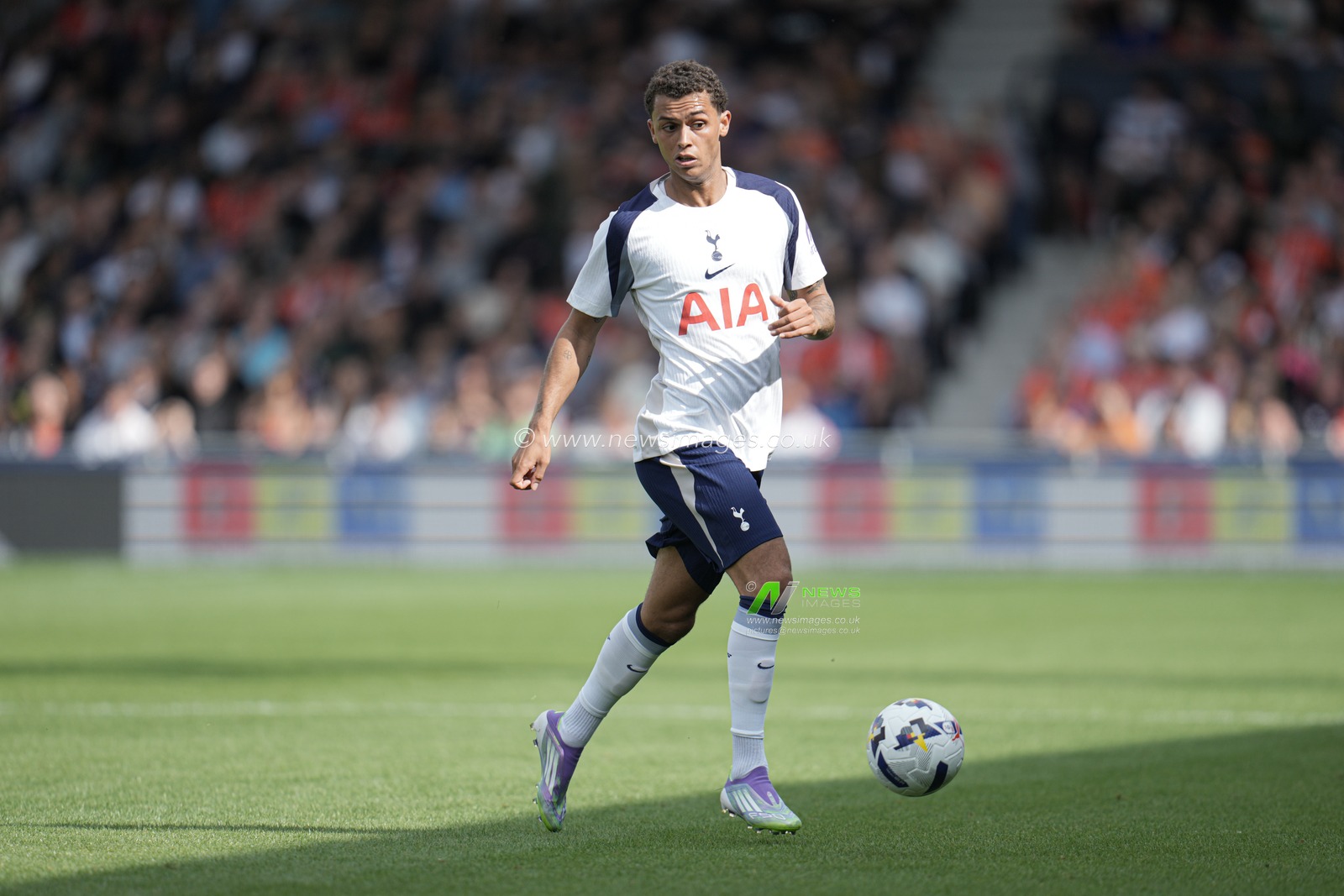 Brennan Johnson of Tottenham Hotspur during the Pre-season friendly match Luton Town vs Tottenham Hotspur at Kenilworth Road, Luton, United Kingdom, 26th July 2025

(Photo by Harvey Murphy/News Images)