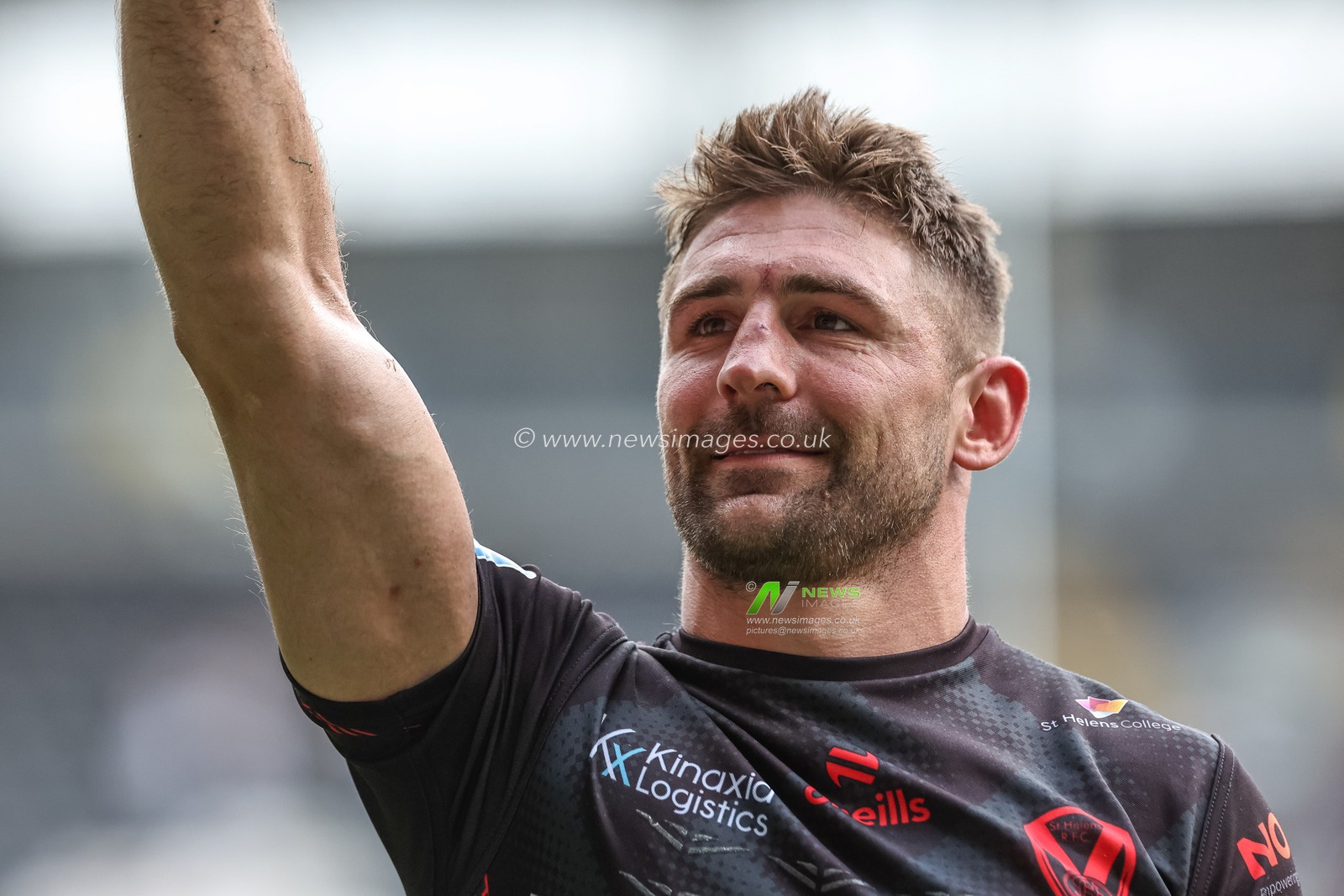 Tommy Makinson of St. Helens applauds the traveling fans during the Betfred Super League Round 20 match Hull FC vs St Helens at MKM Stadium, Hull, United Kingdom, 3rd August 2024

(Photo by Mark Cosgrove/News Images)