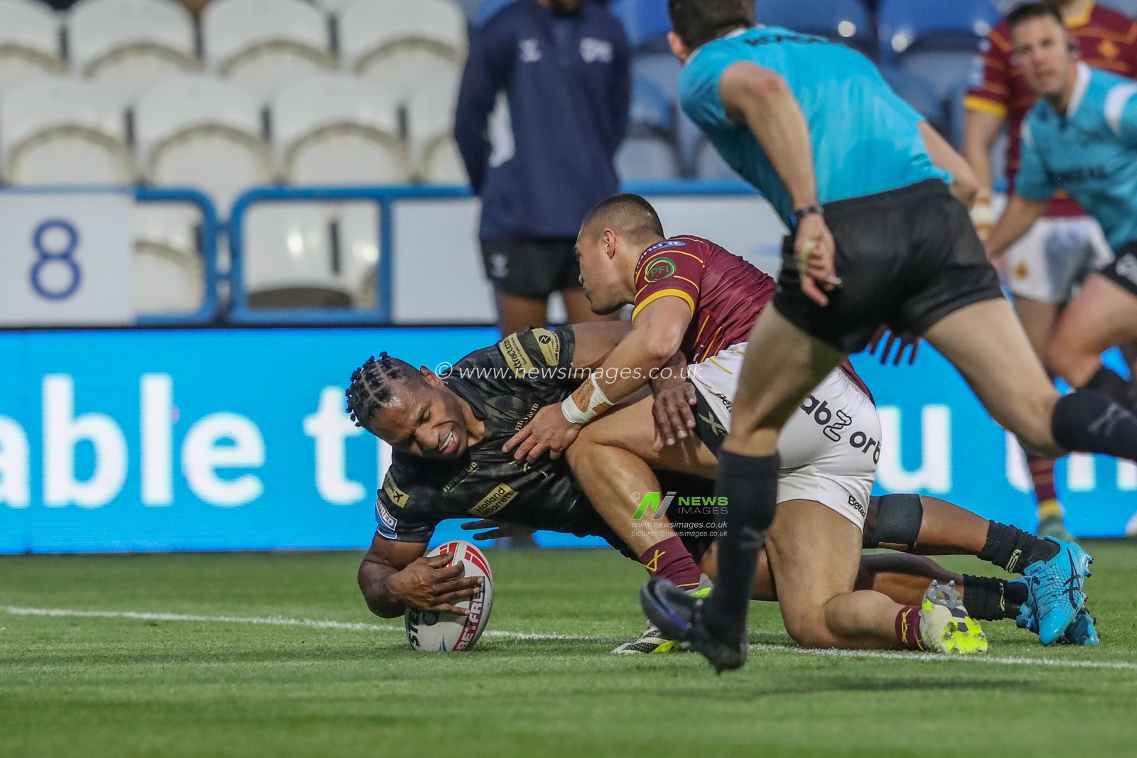 Edwin Ipape of Leigh Leopards goes over for a try during the Betfred Super League Round 12 match Huddersfield Giants vs Leigh Leopards at John Smith's Stadium, Huddersfield, United Kingdom, 24th May 2024

(Photo by Alfie Cosgrove/News Images)