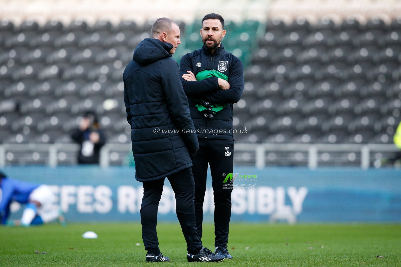 Kenny Miller Huddersfield Town coach talks to Narcis Pelach assistant head coach of Huddersfield Town during the Sky Bet Championship match Hull City vs Huddersfield Town at MKM Stadium, Hull, United Kingdom, 14th January 2023

(Photo by Ben Early/News Images)