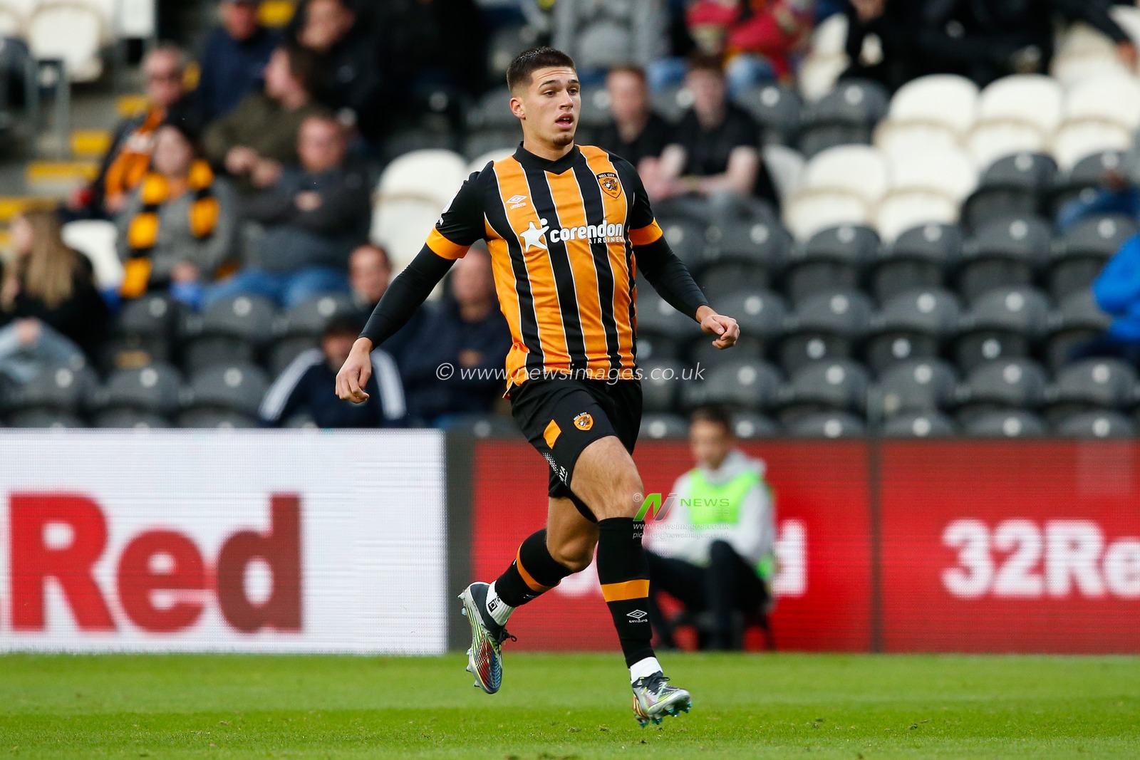 Xavier Simons #35 of Hull City during the Sky Bet Championship match Hull City vs Birmingham City at MKM Stadium, Hull, United Kingdom, 16th October 2022

(Photo by Ben Early/News Images)