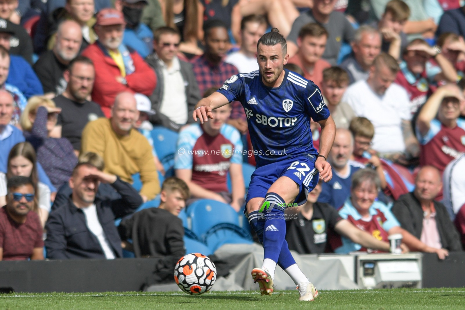 Jack Harrison #22 of Leeds United passes the ball