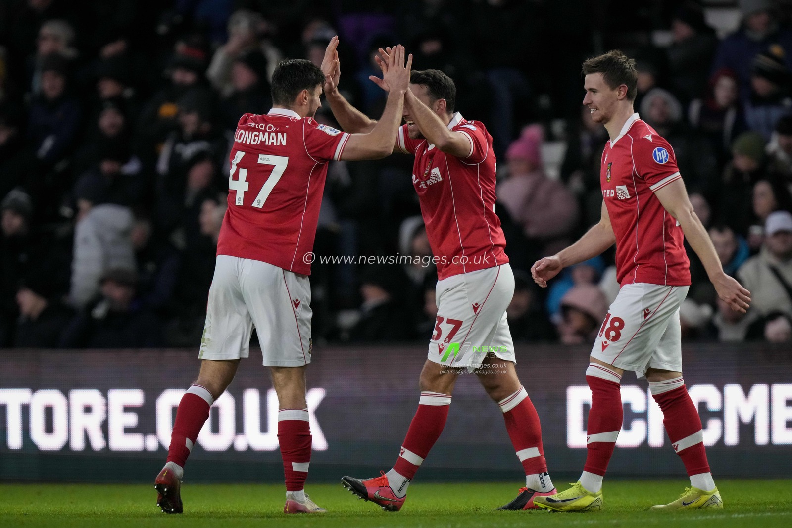 Matthew James of Wrexham and Ryan Longman of Wrexham celebrates a goal to make it 1-2 during the Sky Bet Championship match Derby County vs Wrexham at Pride Park Stadium, Derby, United Kingdom, 4th January 2026

(Photo by Maynard Manyowa/News Images)

*** GER AUT SUI OUT ***