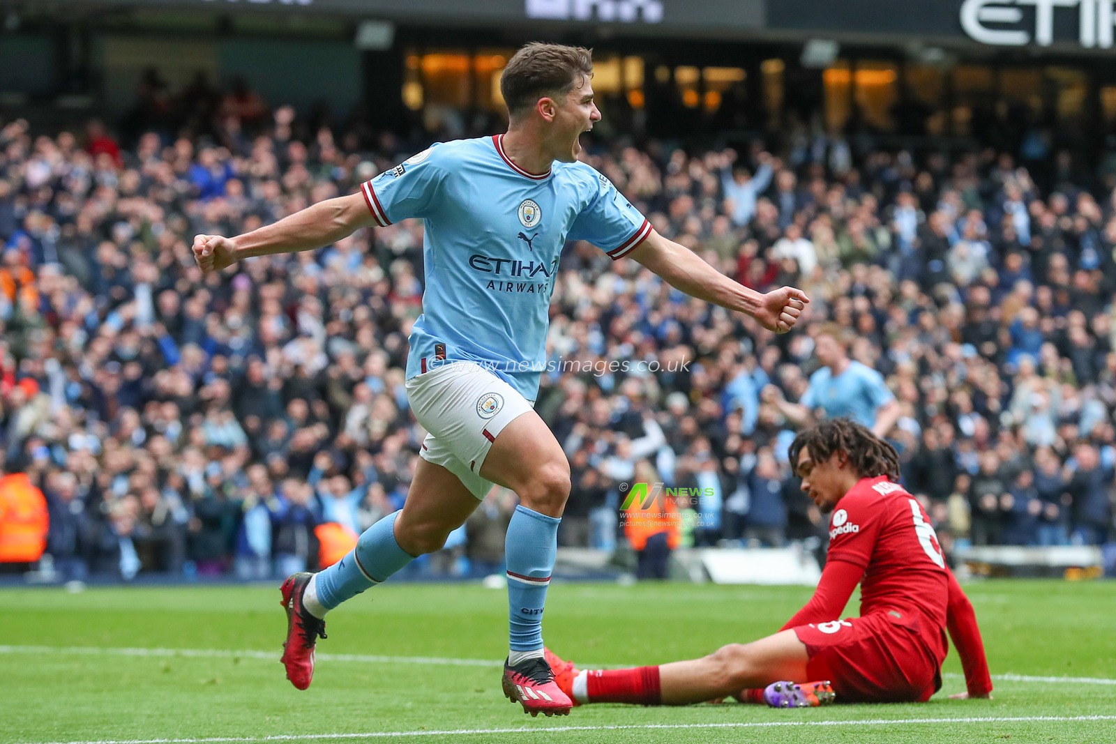 JuliÃ¡n Ãlvarez #19 of Manchester City celebrates his goal to make it 1-1 during the Premier League match Manchester City vs Liverpool at Etihad Stadium, Manchester, United Kingdom, 1st April 2023

(Photo by Gareth Evans/News Images)