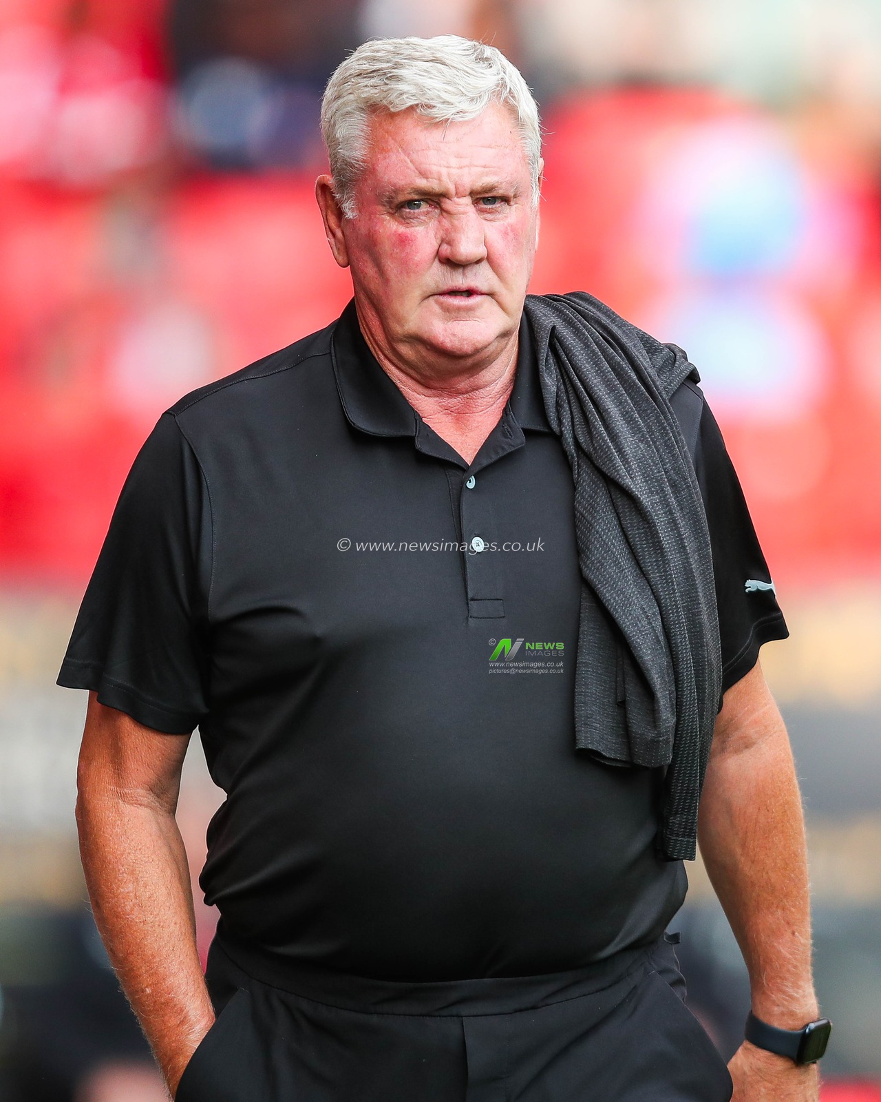 Steve Bruce of Blackpool looks on during the Sky Bet League 1 match Charlton Athletic vs Blackpool at The Valley, London, United Kingdom, 21st September 2024

(Photo by Izzy Poles/News Images)