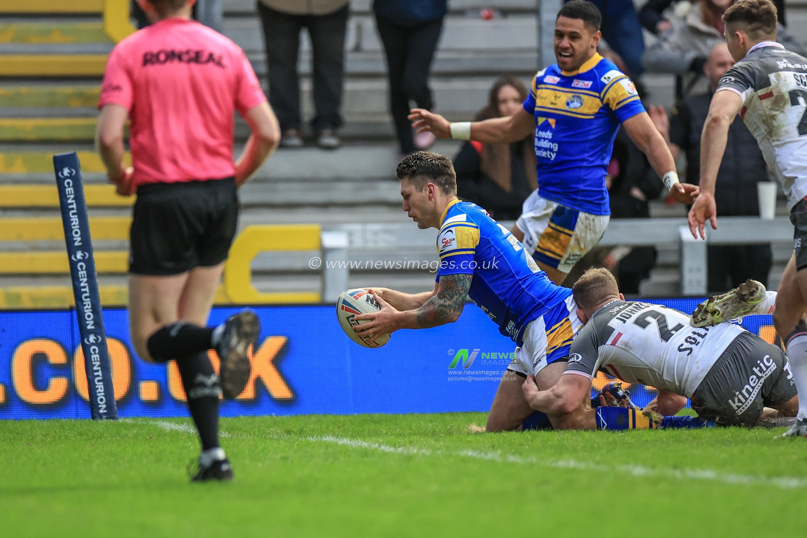 Tom Briscoe of Leeds Rhinos goes over for a try