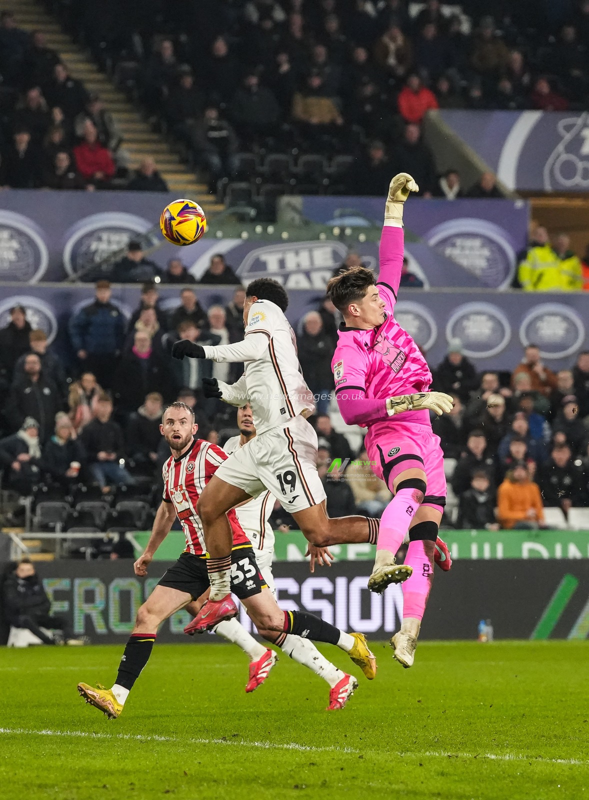 Sheffield United goalkeeper Michael Cooper misses with a punch during the Sky Bet Championship match Swansea City vs Sheffield United at Swansea.com Stadium, Swansea, United Kingdom, 21st January 2025

(Photo by Andrew Lewis/News Images)