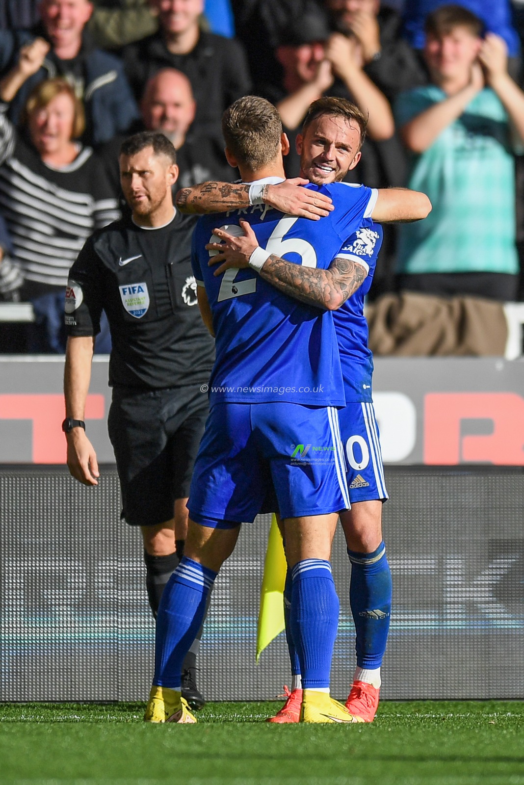 James Maddison #10 of Leicester City celebrates his goal to make it 0-3 during the Premier League match Wolverhampton Wanderers vs Leicester City at Molineux, Wolverhampton, United Kingdom, 23rd October 2022

(Photo by Mike Jones/News Images)