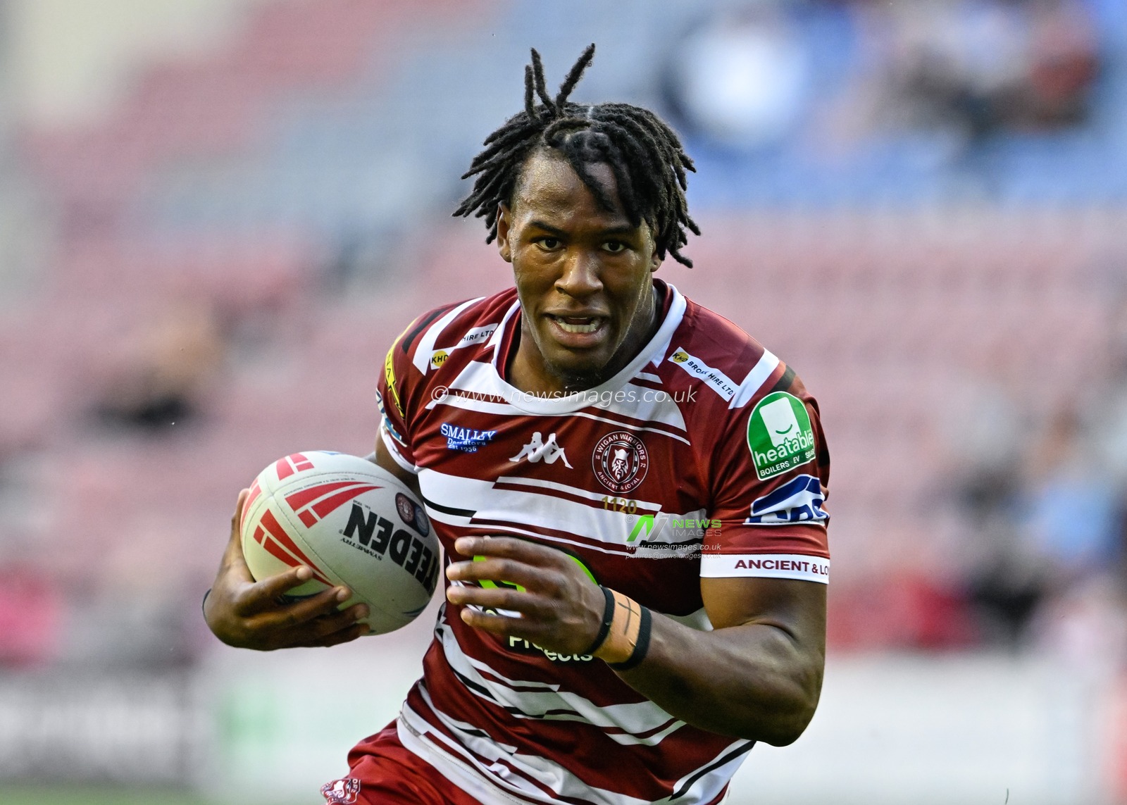 Junior Nsemba of Wigan Warriors in action during the Betfred Super League match Wigan Warriors vs Leigh Leopards at DW Stadium, Wigan, United Kingdom, 6th August 2024

(Photo by Cody Froggatt/News Images)