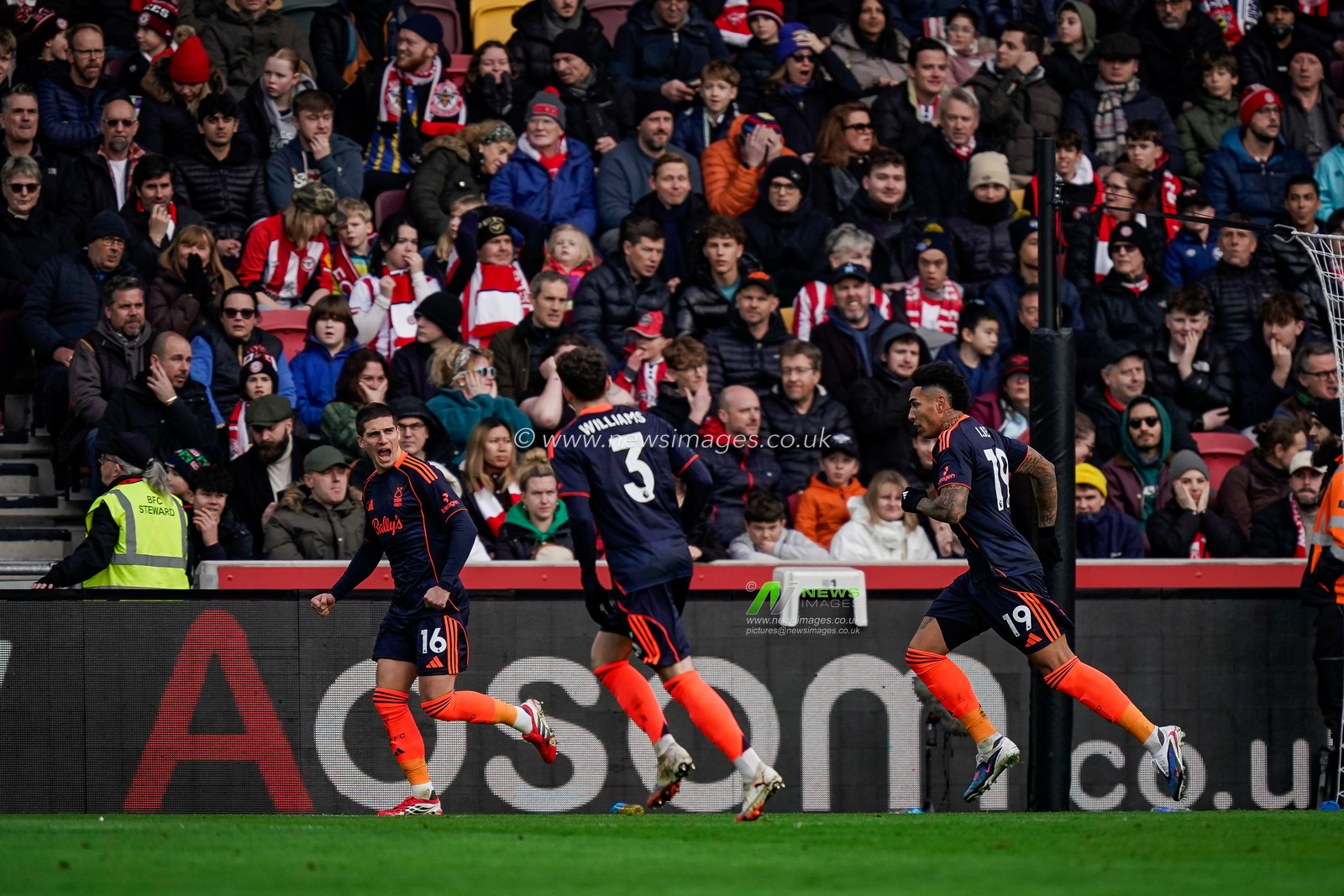 Igor Jesus of Nottingham Forest celebrates his goal to make it 0-1 during the Premier League match Brentford vs Nottingham Forest at The Gtech Community Stadium, London, United Kingdom, 25th January 2026

(Photo by Maynard Manyowa/News Images)