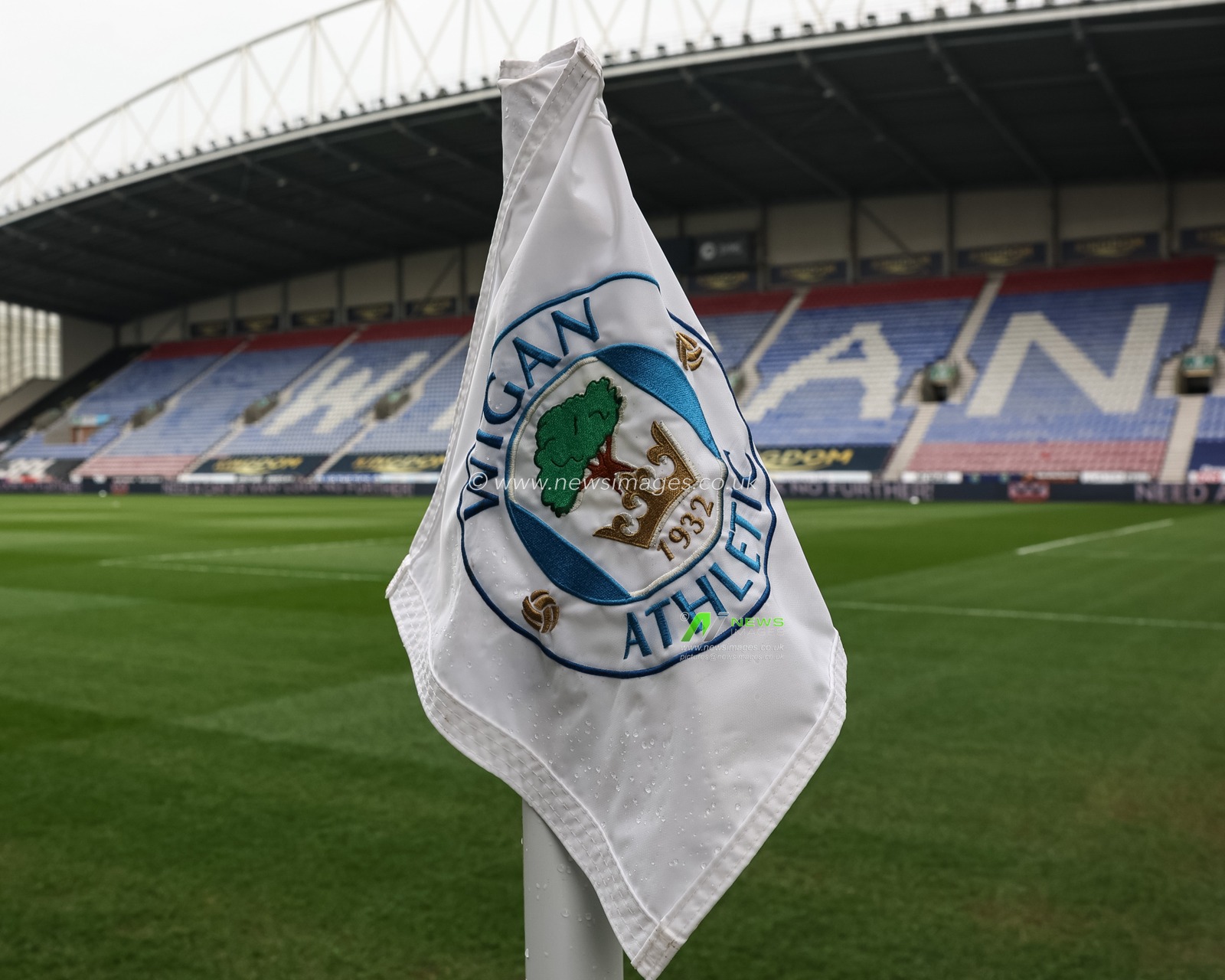 Corner flag during the Sky Bet League 1 match Wigan Athletic vs Blackpool at The Brick Community Stadium, Wigan, United Kingdom, 26th April 2025

(Photo by Mark Cosgrove/News Images)