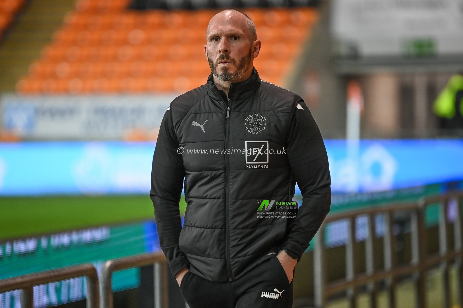 Michael Appleton manager of Blackpool arrives ahead of the during the Sky Bet Championship match Blackpool vs Sheffield United at Bloomfield Road, Blackpool, United Kingdom, 29th December 2022

(Photo by Craig Thomas/News Images)