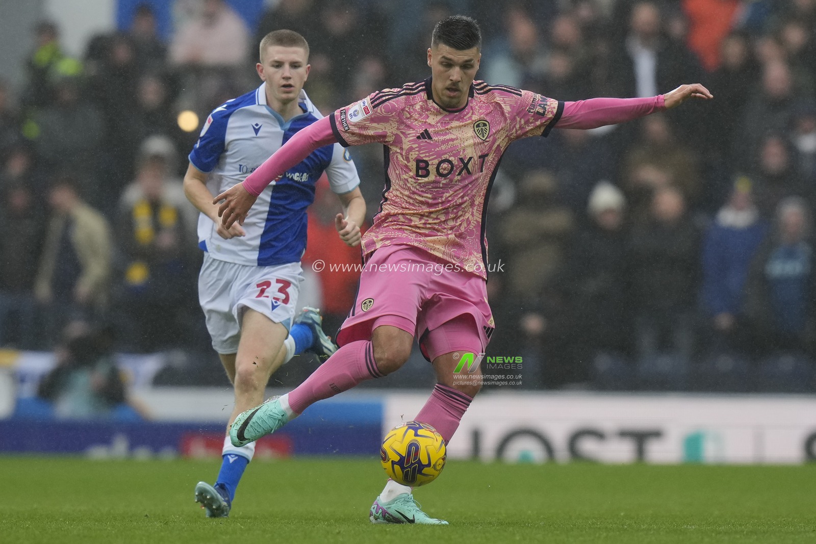 JoÃ«l Piroe #7 of Leeds United during the Sky Bet Championship match Blackburn Rovers vs Leeds United at Ewood Park, Blackburn, United Kingdom, 9th December 2023

(Photo by Steve Flynn/News Images)