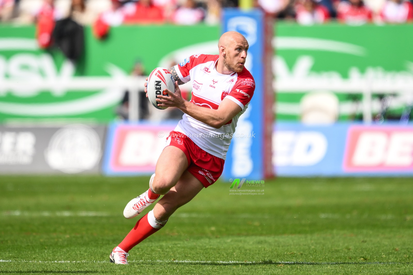 Dean Hadley of Hull KR makes a break during the Betfred Super League Round 10 match Hull KR vs St Helens at Sewell Group Craven Park, Kingston upon Hull, United Kingdom, 4th May 2024

(Photo by Craig Thomas/News Images)