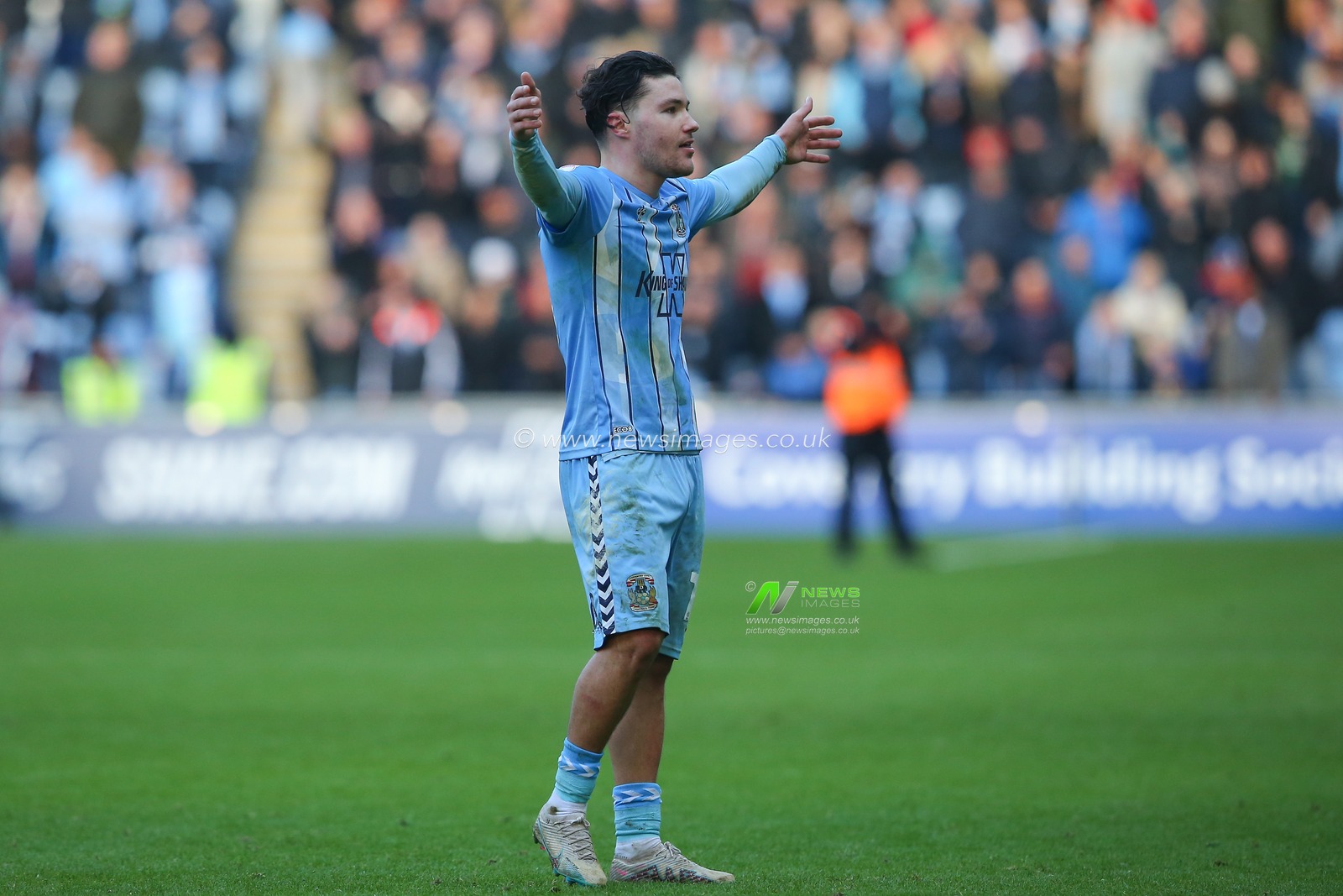 Callum O'Hare of Coventry City celebrates his teams 3-1 win after the Sky Bet Championship match Coventry City vs Leicester City at Coventry Building Society Arena, Coventry, United Kingdom, 13th January 2024

(Photo by Gareth Evans/News Images)