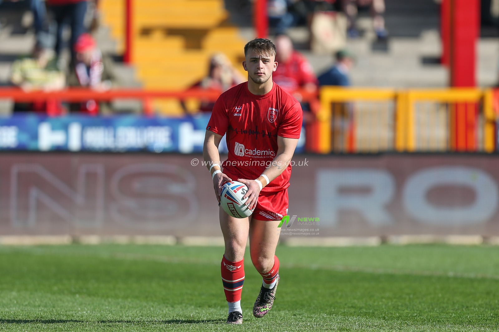 Mikey Lewis #20 of Hull KR during pre-game warm up