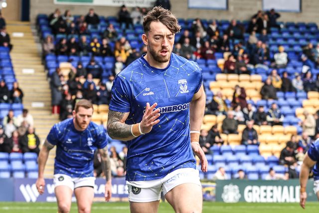 Matty Ashton of Warrington Wolves in the pre-game warm up during the Betfred Super League round 7 match Warrington Wolves vs Leigh Leopards at The Halliwell Jones Stadium, Warrington, United Kingdom on 04 April 2026

(Photo by Alfie Cosgrove/News Images)