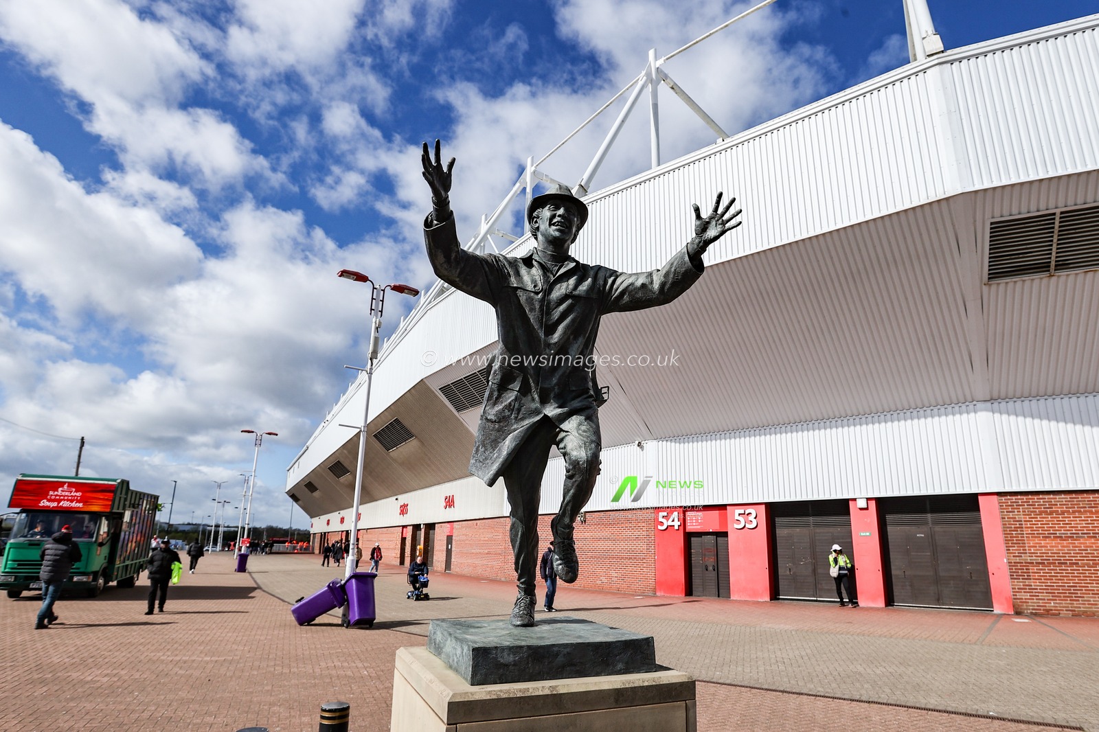 The Bob Stokoe statue outside of the Stadium Of Light during the Premier League match Sunderland vs Tottenham Hotspur at Stadium Of Light, Sunderland, United Kingdom on 12 April 2026

(Photo by Alfie Cosgrove/News Images)
