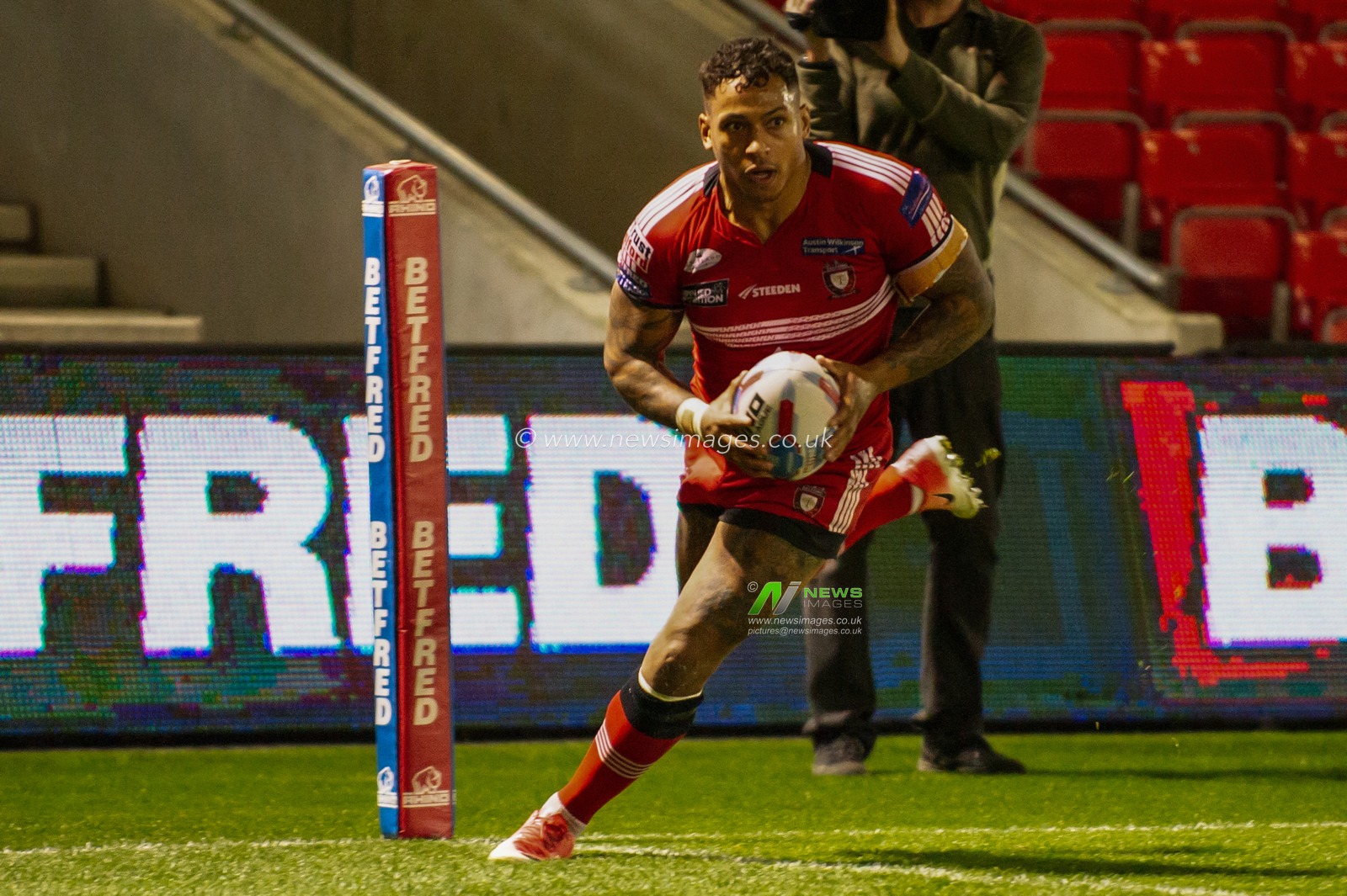 27th September 2018 , AJ Bell Stadium, Manchester, England; Betfred Super League Qualifiers, Salford Red Devils v Toulouse Olympique, Greg Johnson of Salford Red Devils scores scores a try

Credit:   Richard Long/News Images
