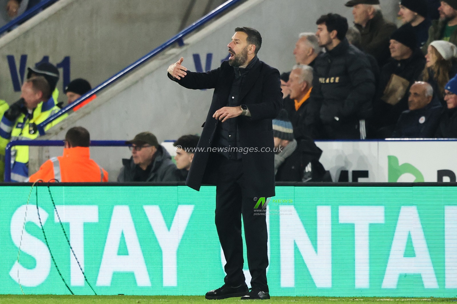 Ruud van Nistelrooy manager of Leicester City gives his players instructions during the Premier League match Leicester City vs West Ham United at King Power Stadium, Leicester, United Kingdom, 3rd December 2024

(Photo by Alfie Cosgrove/News Images)