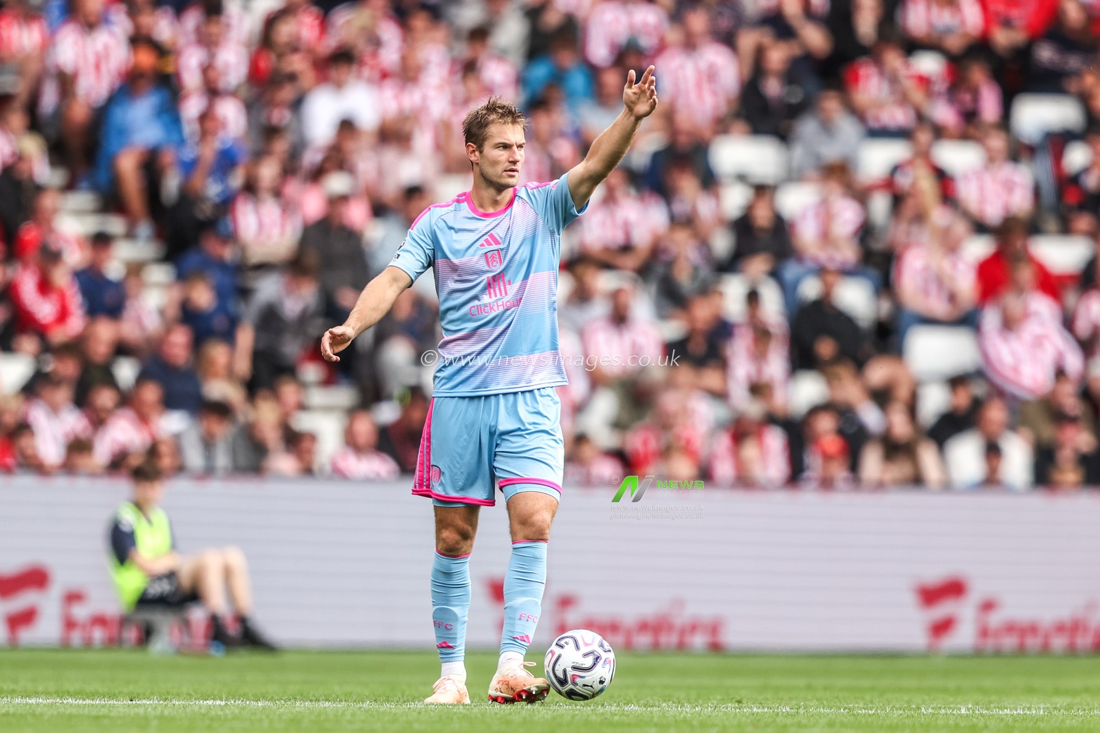 Joachim Andersen of Fulham during the Premier League match Sunderland vs Fulham at Stadium Of Light, Sunderland, United Kingdom on 30 August 2026

(Photo by Alfie Cosgrove/News Images)