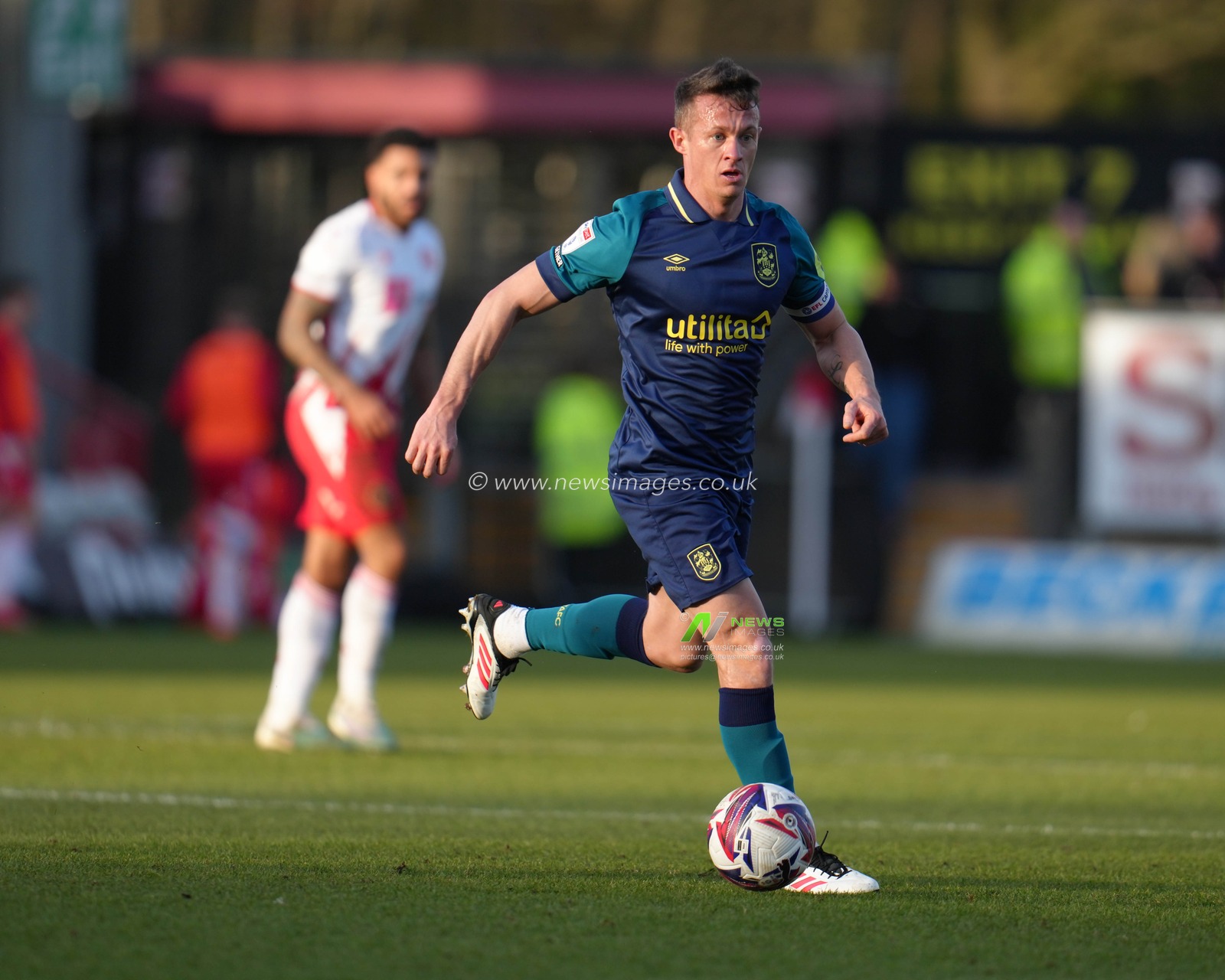 Jonathan Hogg of Huddersfield Town on the ball during the Sky Bet League 1 match Stevenage vs Huddersfield Town at Lamex Stadium, Stevenage, United Kingdom, 1st March 2025

(Photo by Harvey Murphy/News Images)