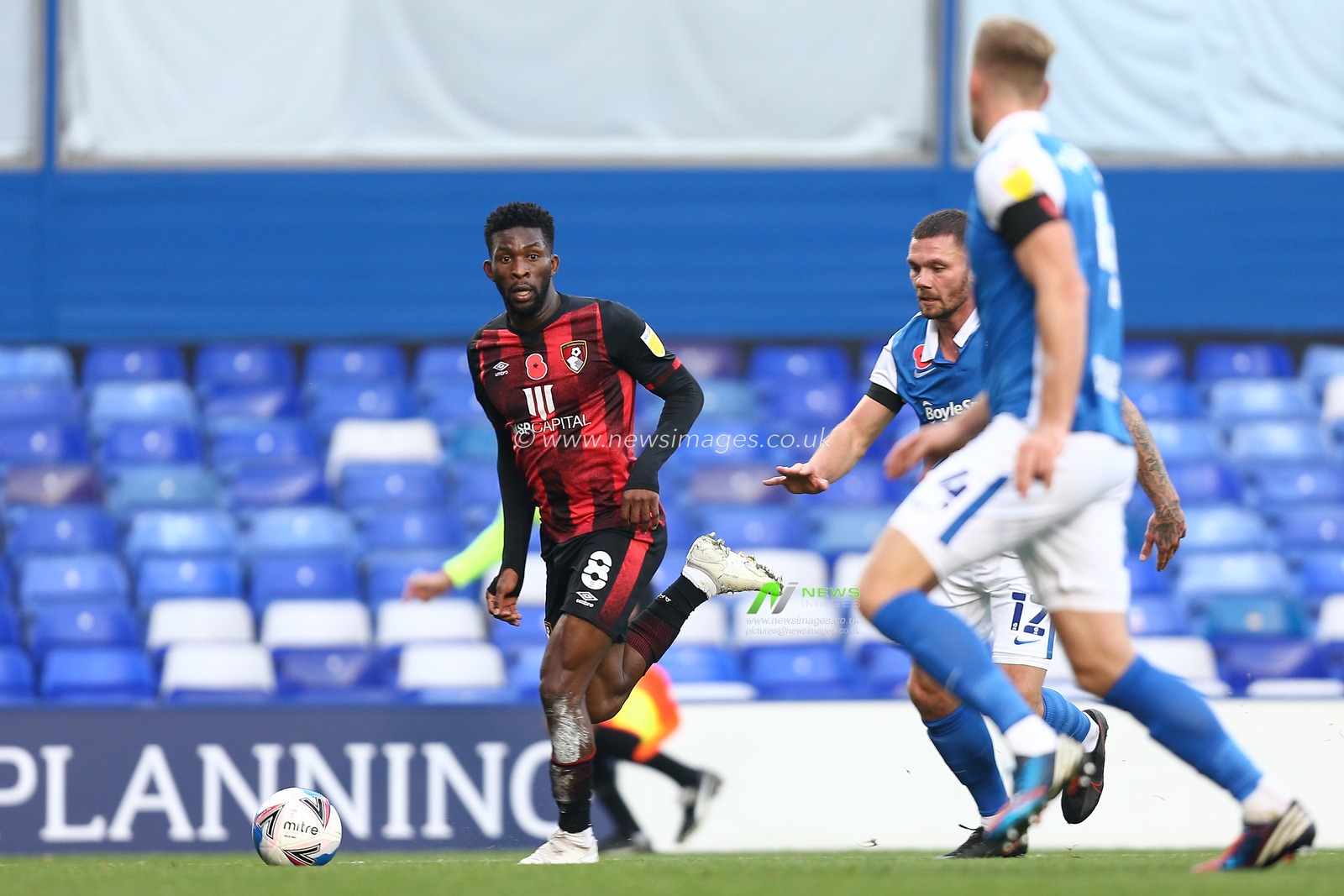 Jefferson Lerma #8 of Bournemouth dribbles the ball